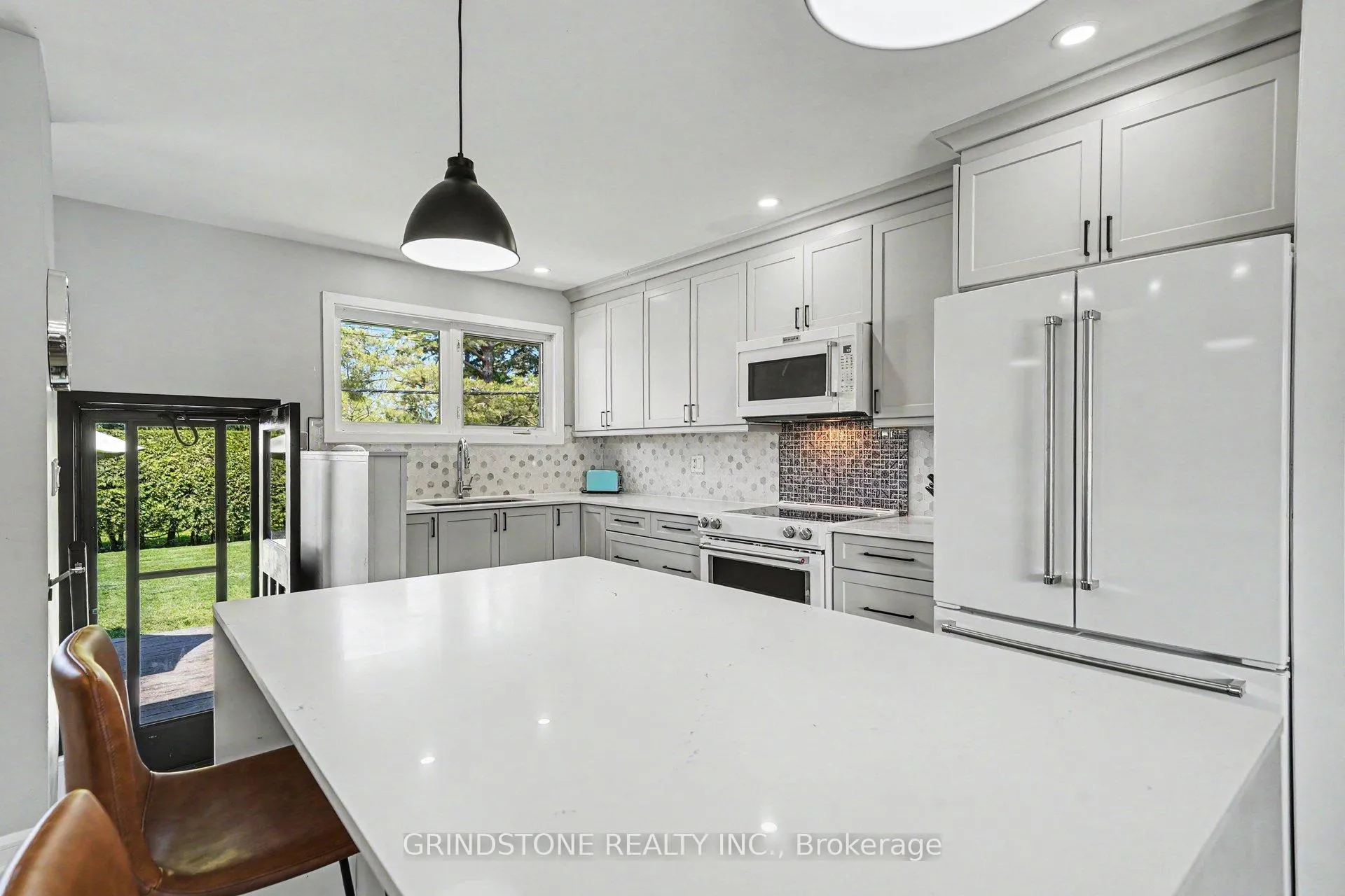 Photo 8 of 13 Tiverton Drive, Ottawa, Borden Farm/Stewart Farm/Carleton Heights/Parkwood Hills — HOMEH