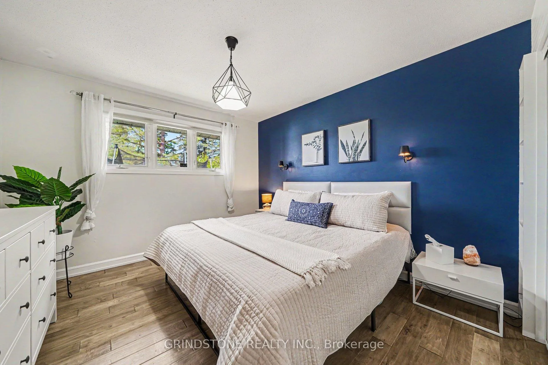 Photo 11 of 13 Tiverton Drive, Ottawa, Borden Farm/Stewart Farm/Carleton Heights/Parkwood Hills — HOMEH