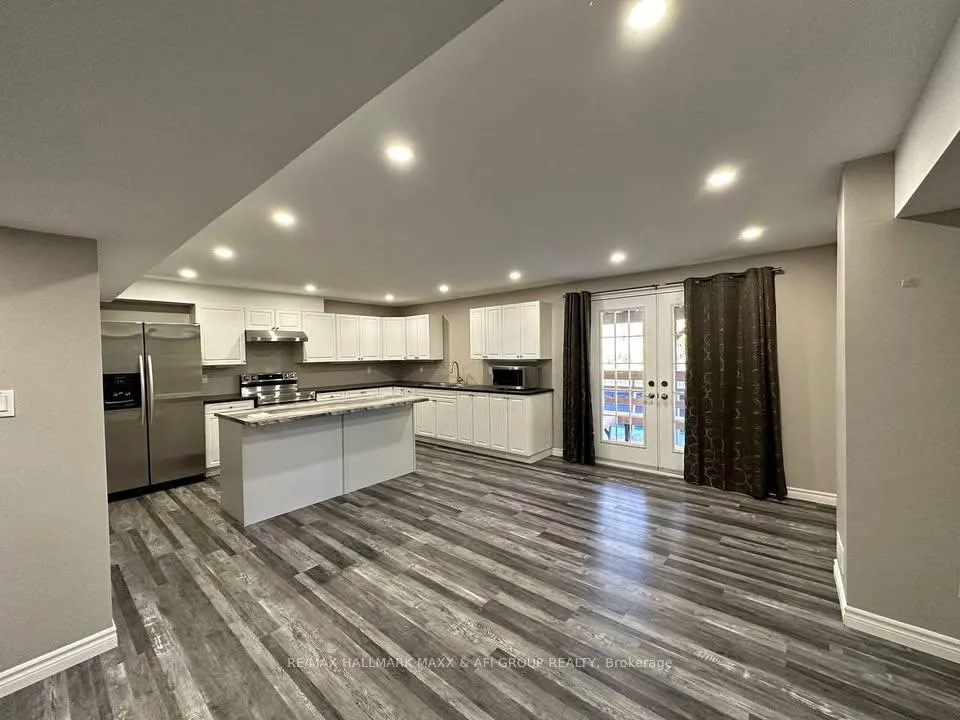 Photo 1 of 33 Camelot Square, Barrie, Innis-Shore — HOMEH