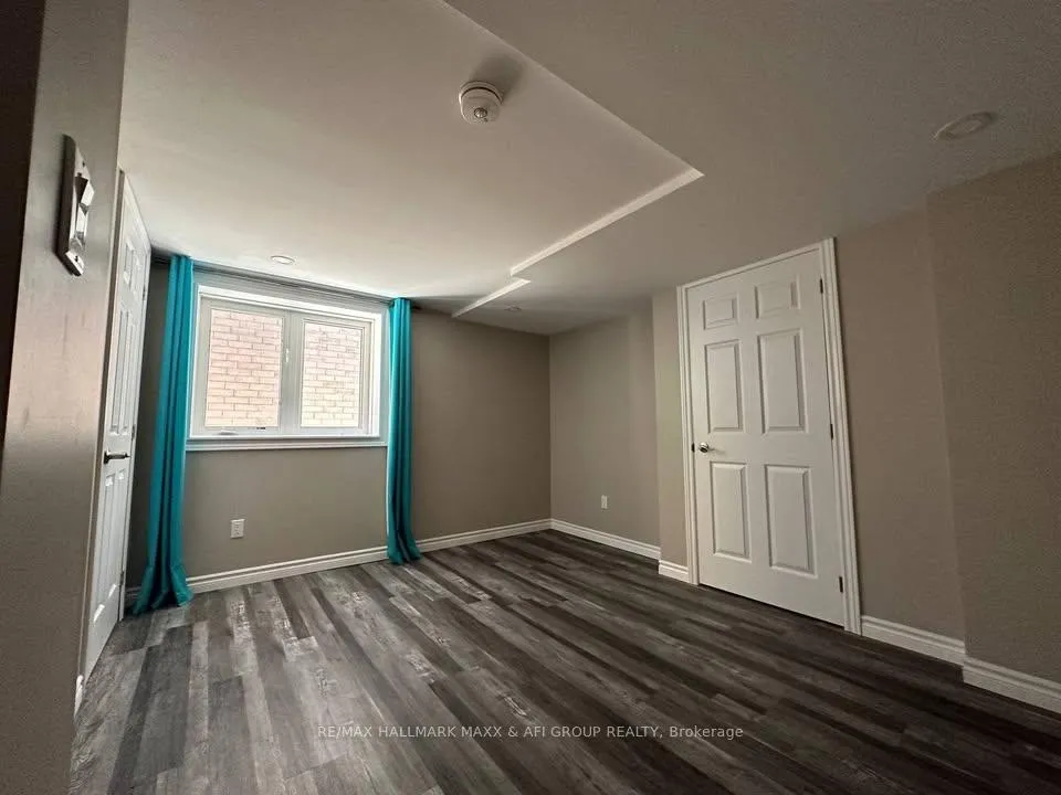 Photo 7 of 33 Camelot Square, Barrie, Innis-Shore — HOMEH