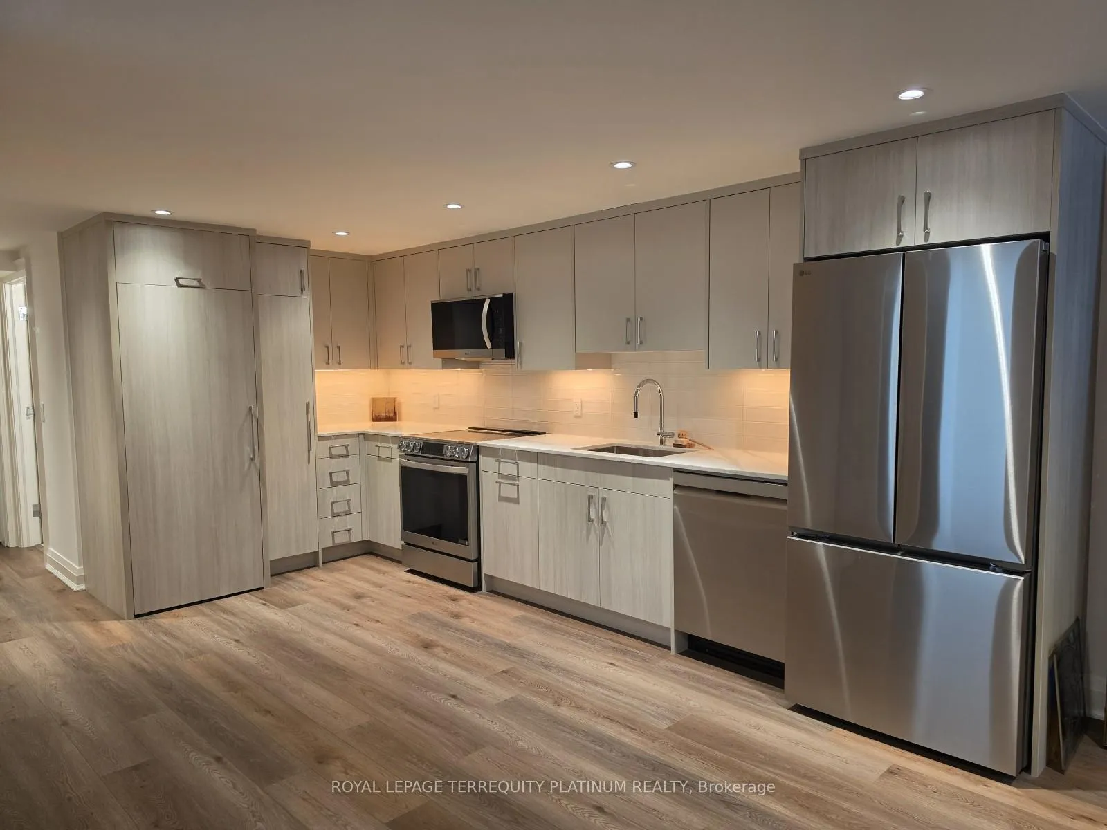 Photo 3 of Unit Bsmt, 191 Shaw Street, Toronto, Trinity-Bellwoods — HOMEH