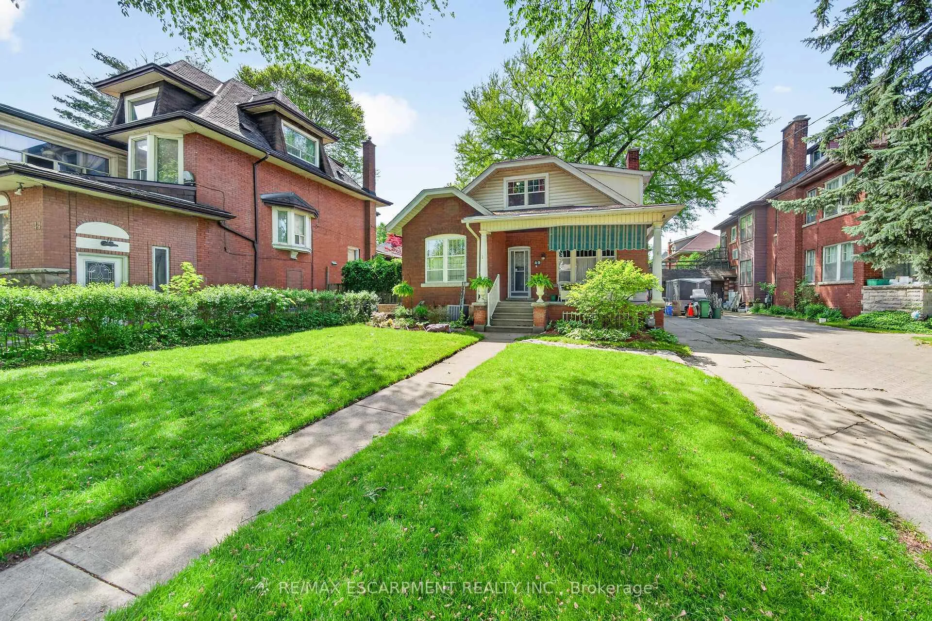 Photo 1 of 40 Fairleigh Crescent, Hamilton, St. Clair — HOMEH