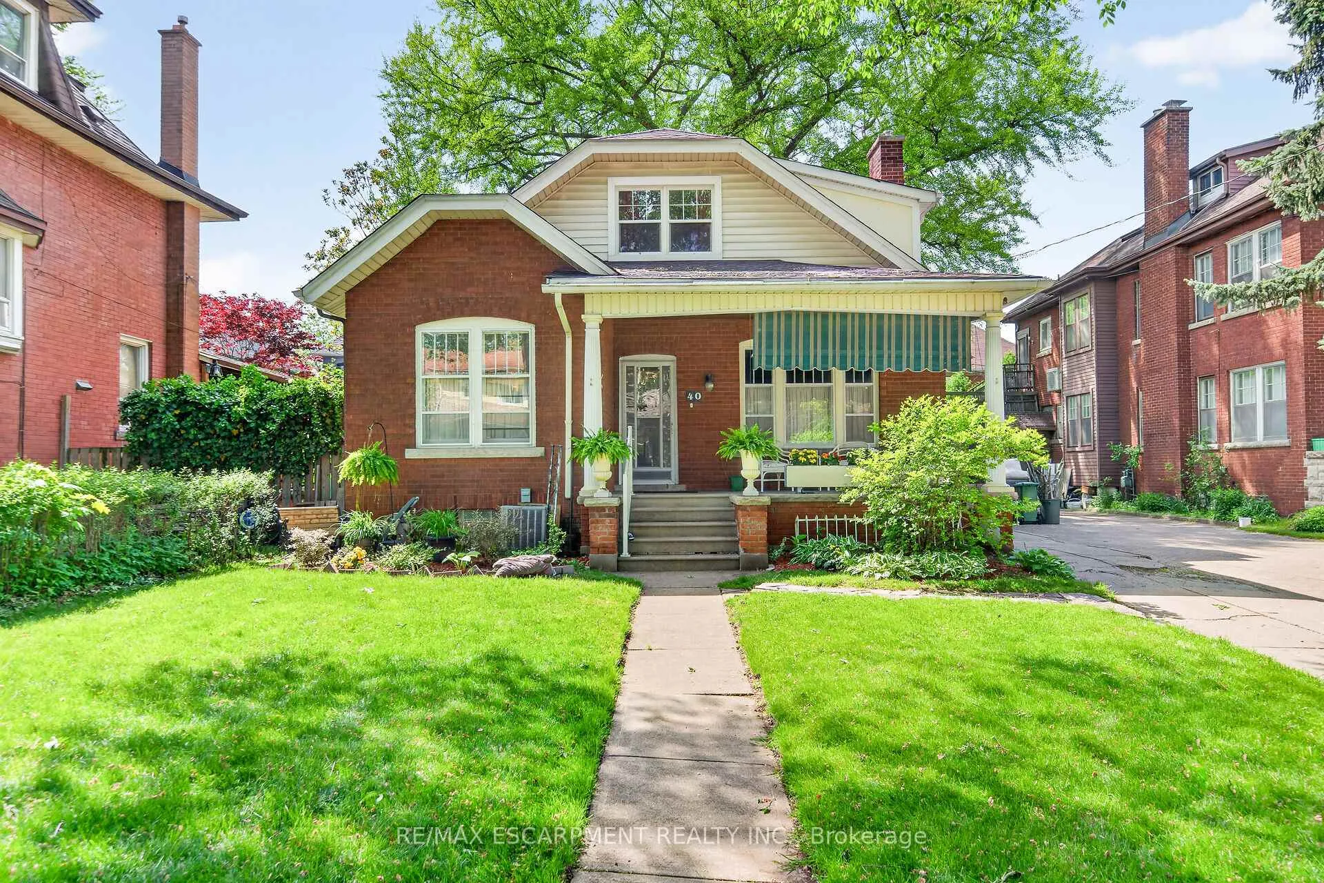 Photo 3 of 40 Fairleigh Crescent, Hamilton, St. Clair — HOMEH