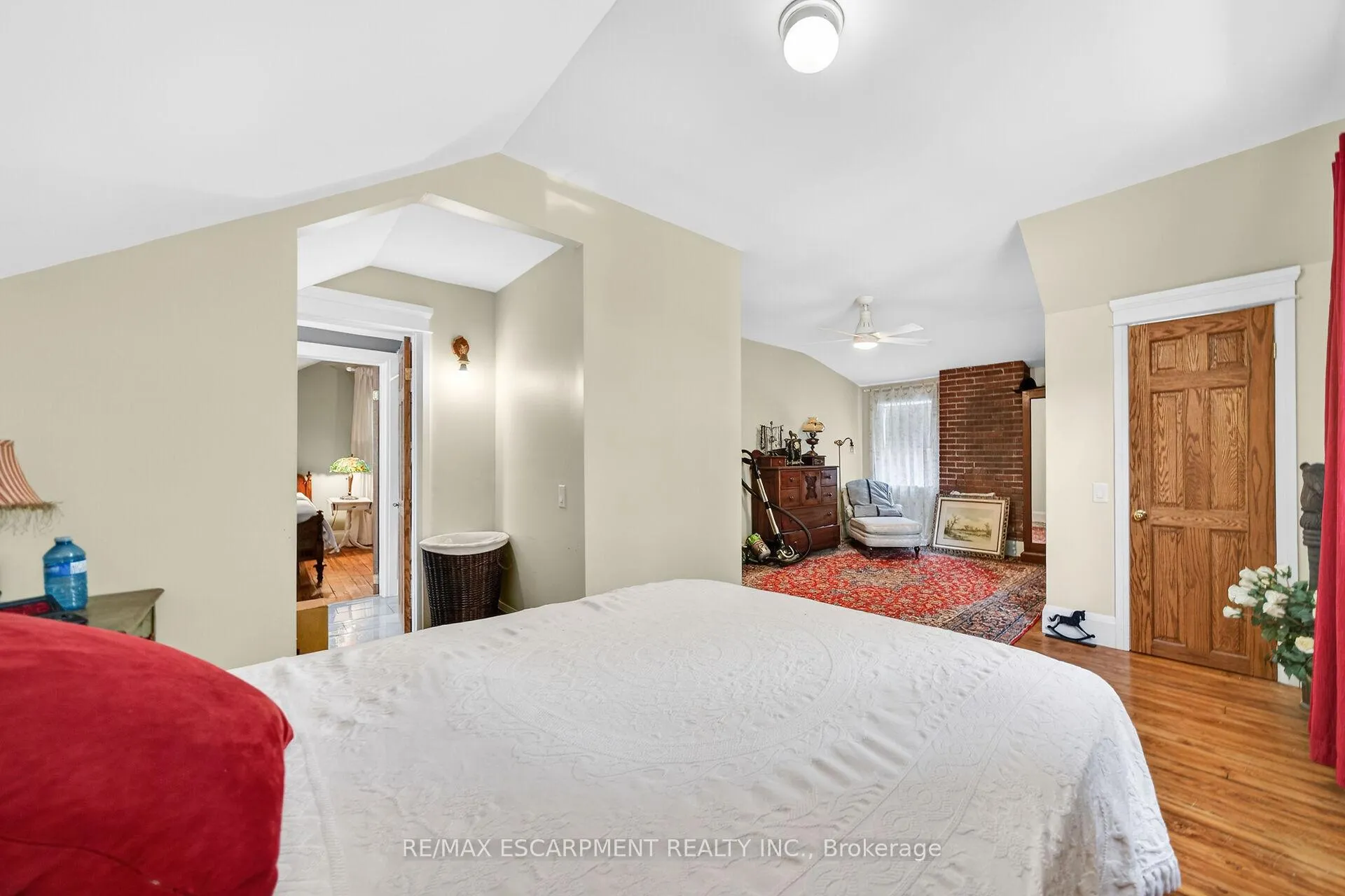 Photo 18 of 40 Fairleigh Crescent, Hamilton, St. Clair — HOMEH
