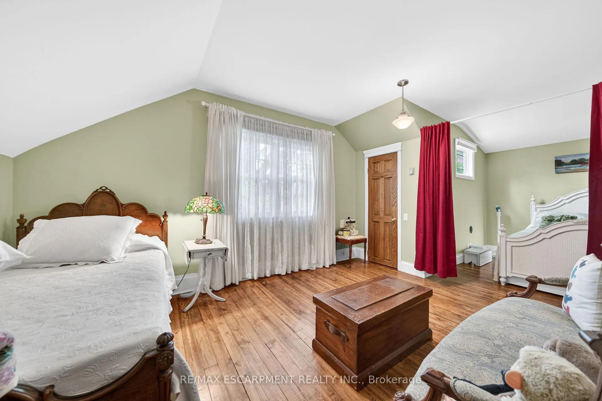 Photo 21 of 40 Fairleigh Crescent, Hamilton, St. Clair — HOMEH