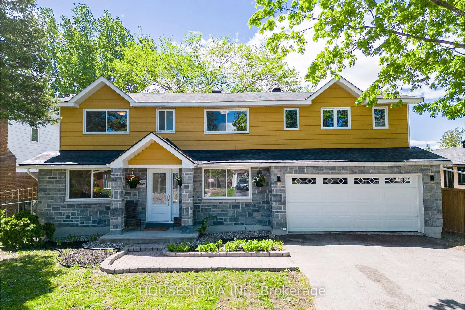 Front of 2032 Kings Grove Crescent
