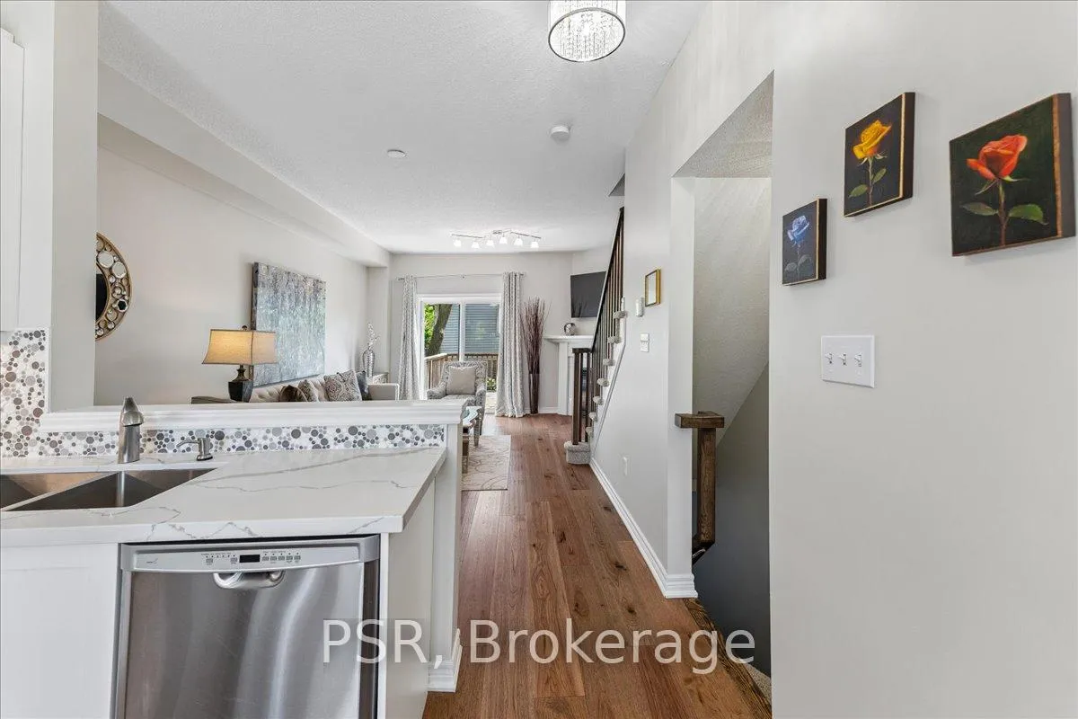 Photo 5 of 30 Chapman Lane, Hamilton, Ancaster — HOMEH