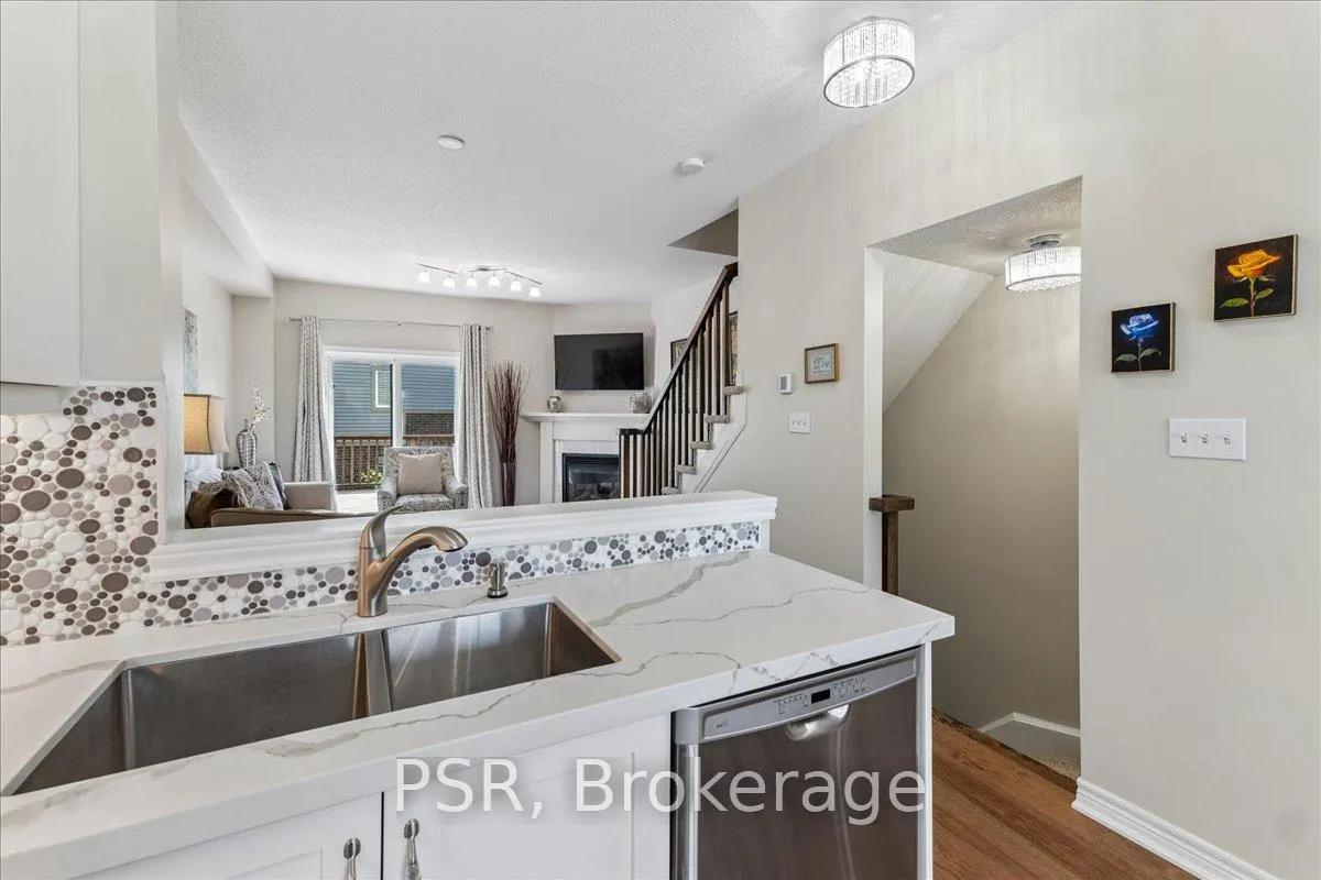 Photo 8 of 30 Chapman Lane, Hamilton, Ancaster — HOMEH