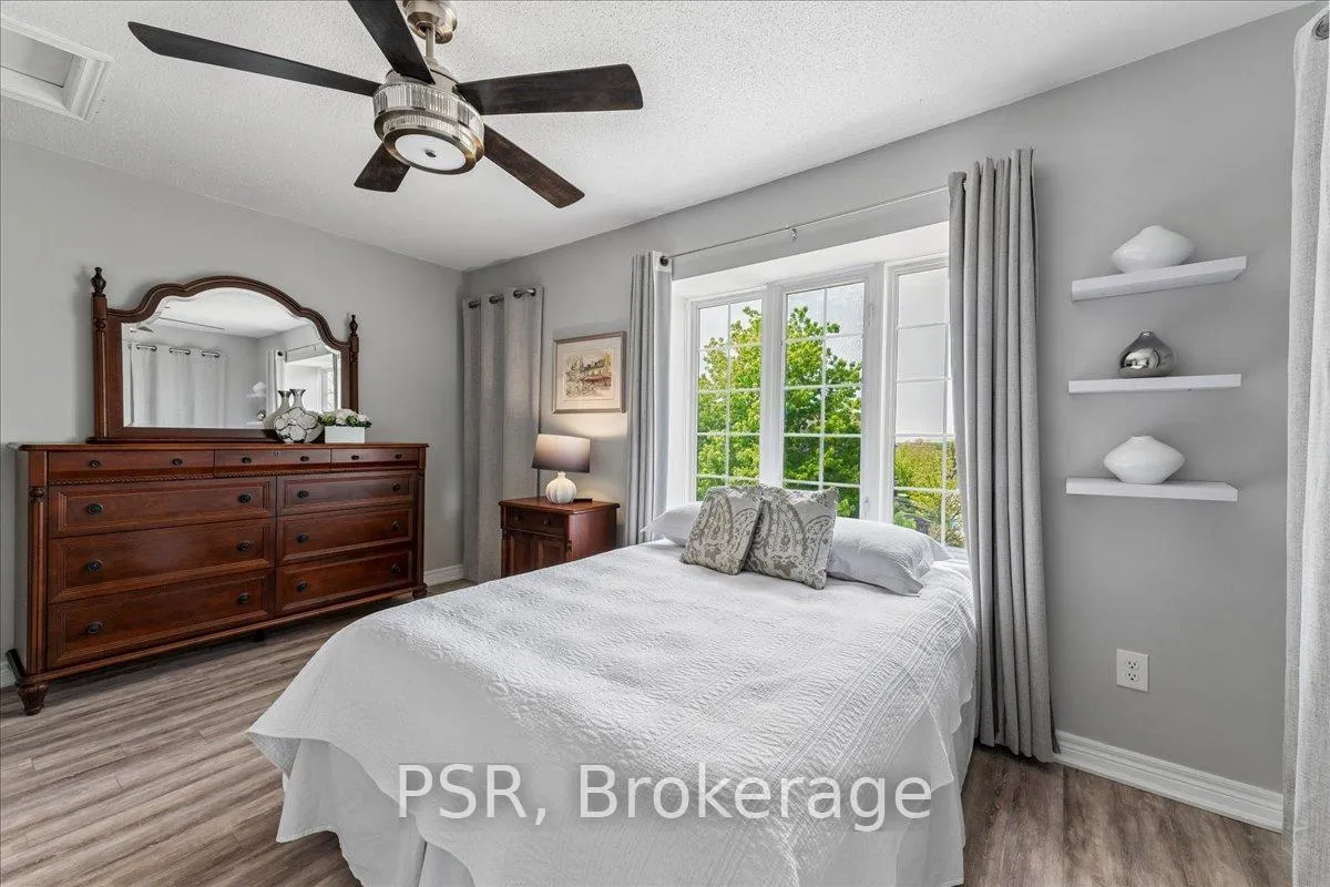 Photo 22 of 30 Chapman Lane, Hamilton, Ancaster — HOMEH