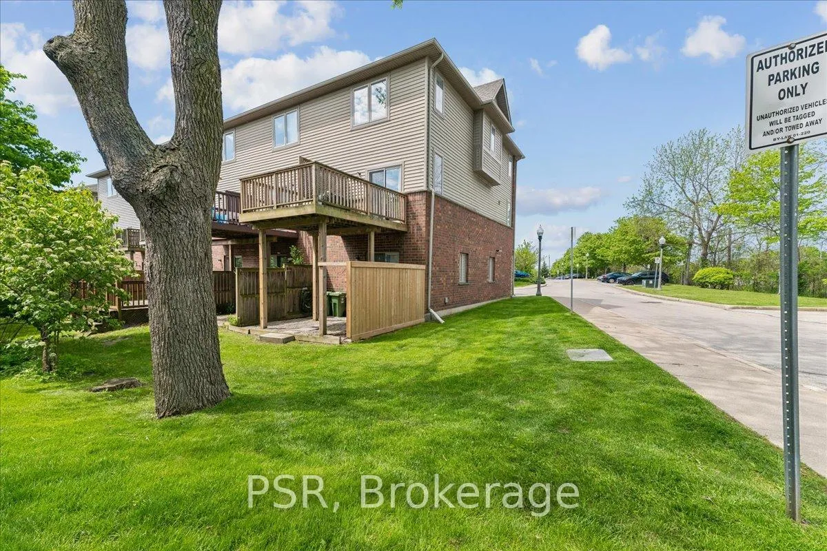 Photo 28 of 30 Chapman Lane, Hamilton, Ancaster — HOMEH