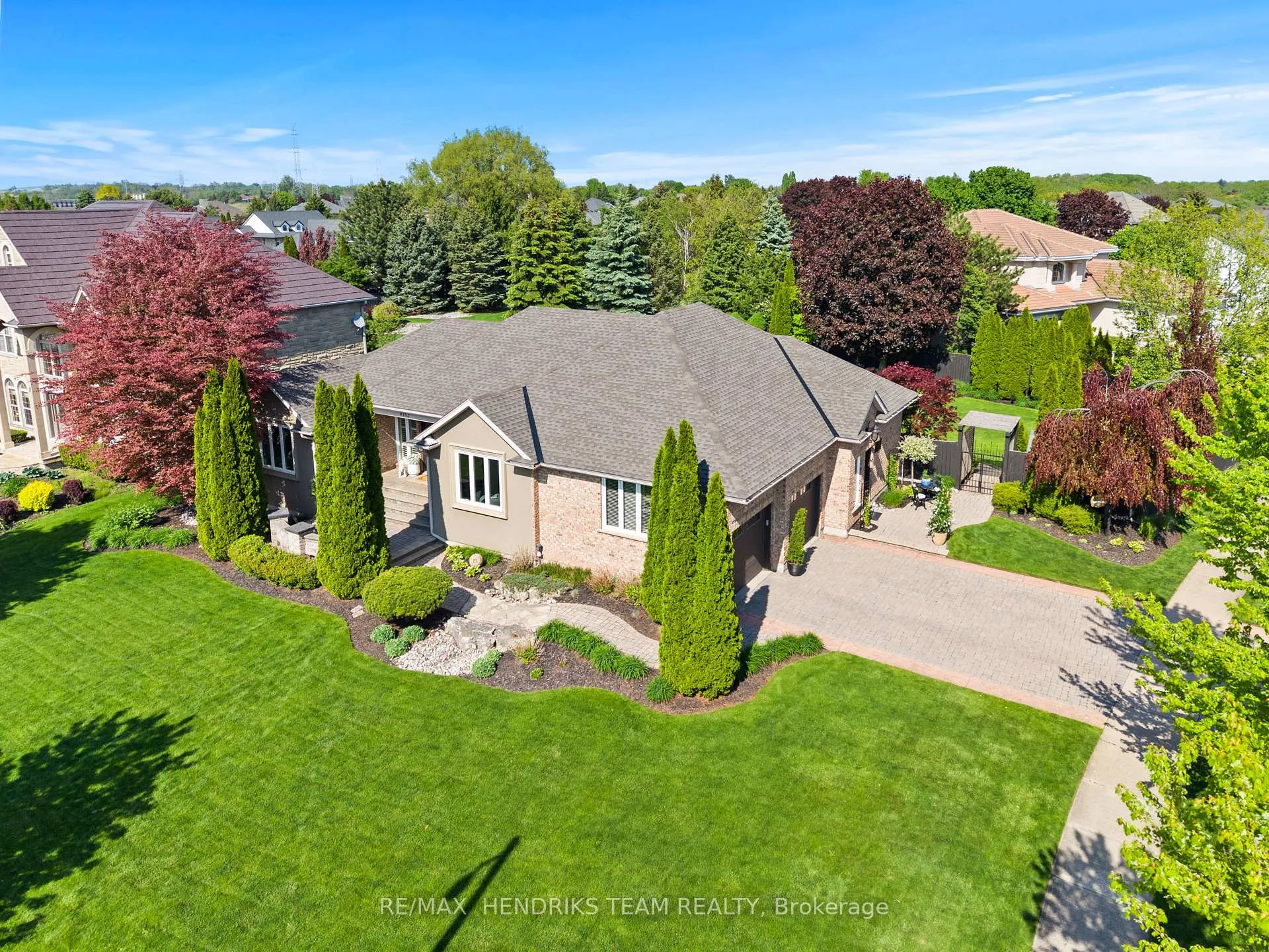 Photo 2 of 8152 Westminster Drive, Niagara Falls, Mt. Carmel — HOMEH
