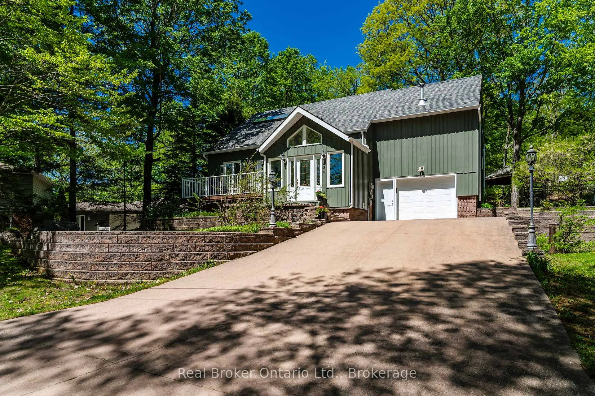Front of 486 Forest Hill Court