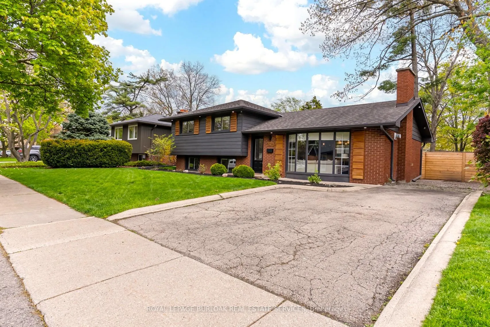 Photo 2 of 5226 Spruce Avenue, Burlington, Appleby — HOMEH