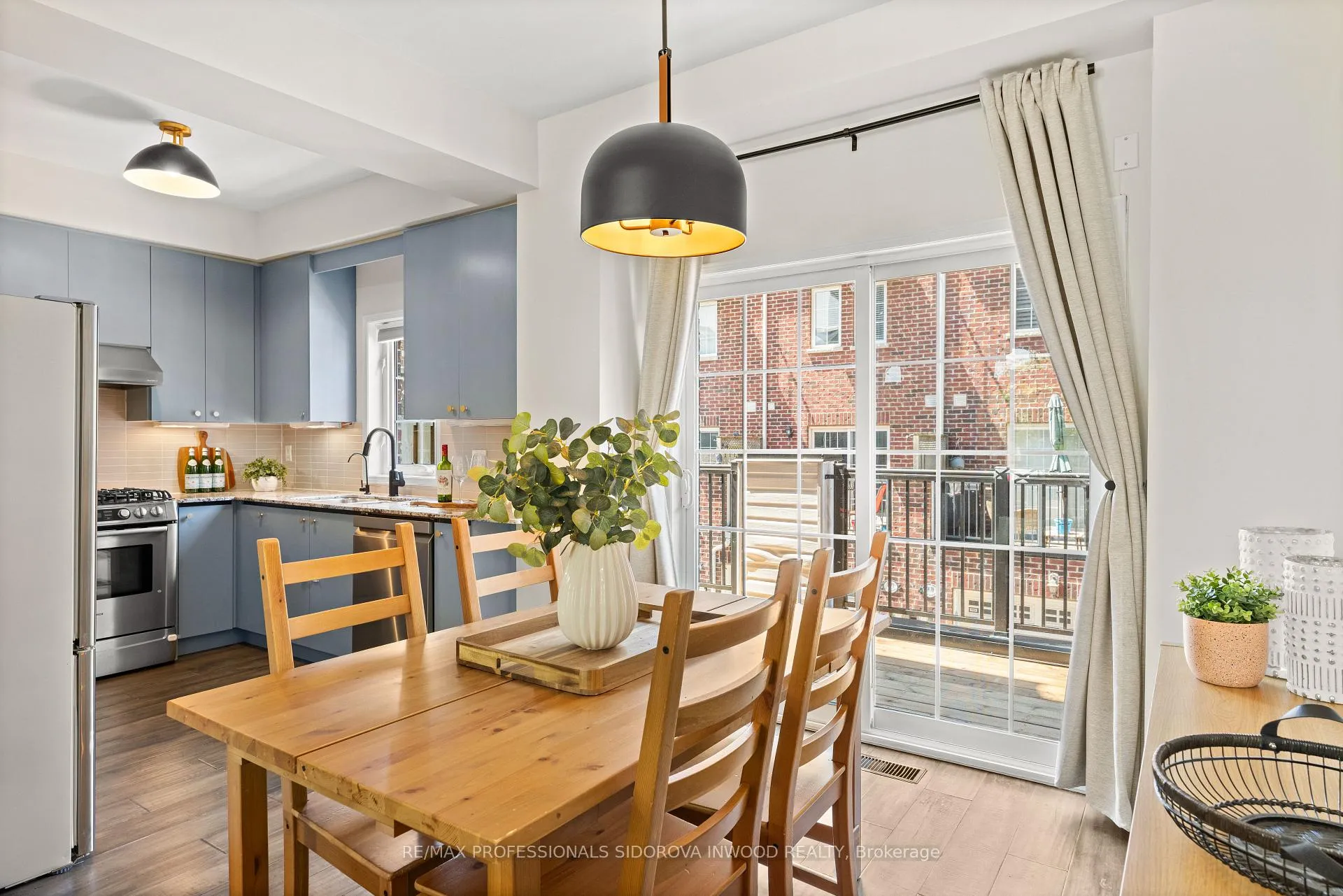 Photo 7 of Unit 106, 109 The Queensway, Toronto, High Park-Swansea — HOMEH