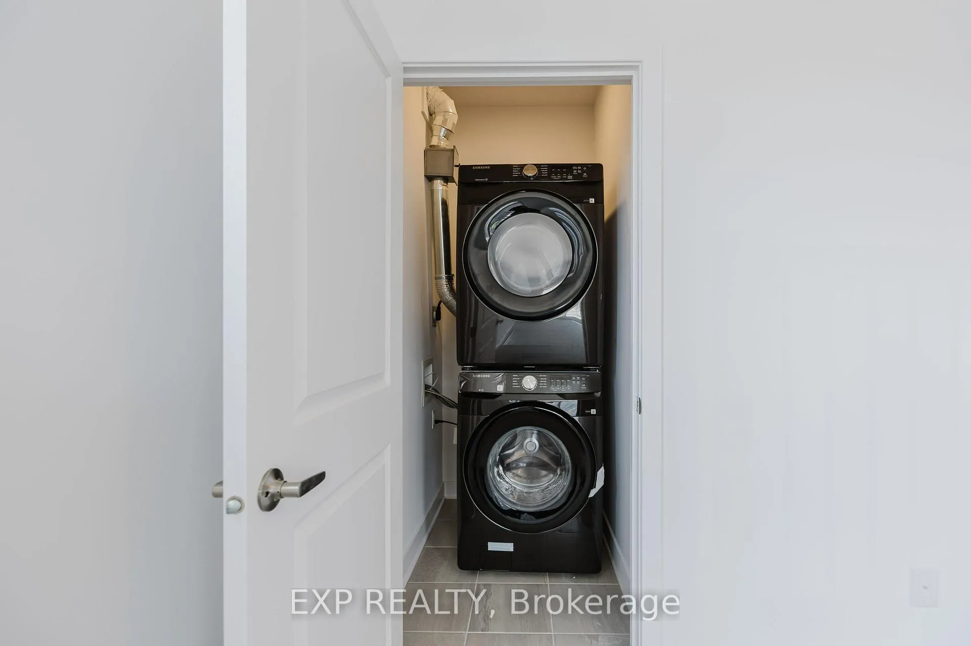 Photo 10 of Unit E, 230 Pingwi Place E, Ottawa, Blossom Park/Kemp Park/Findlay Creek — HOMEH