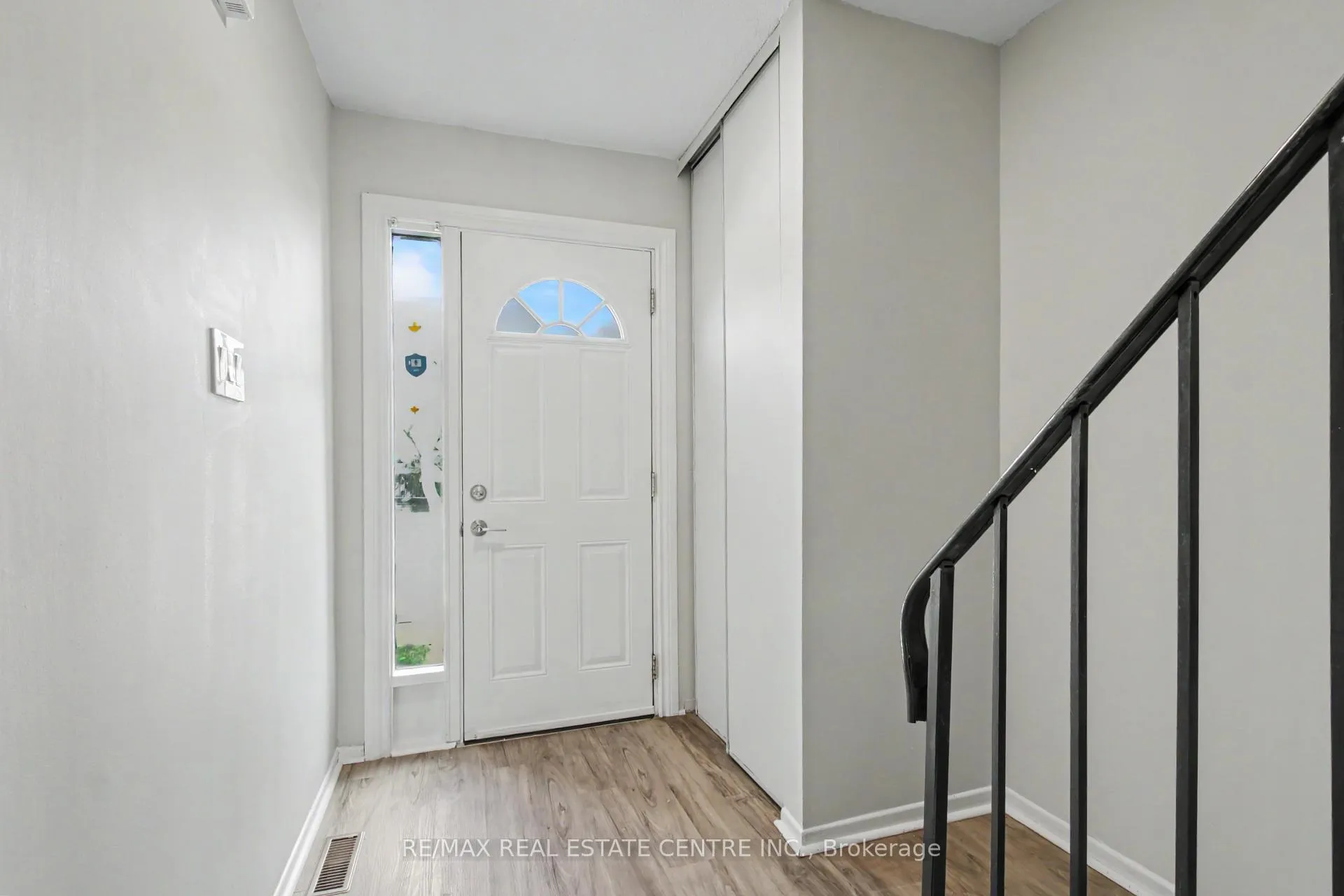 Photo 6 of Unit 53, 53 McMullen Crescent, Brampton, Central Park — HOMEH