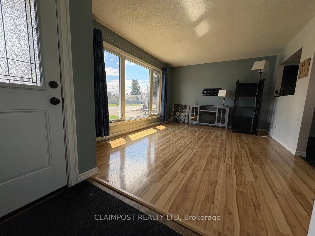 Photo 3 of 795 Denise Street, Timmins, TNW - Riverpark — HOMEH