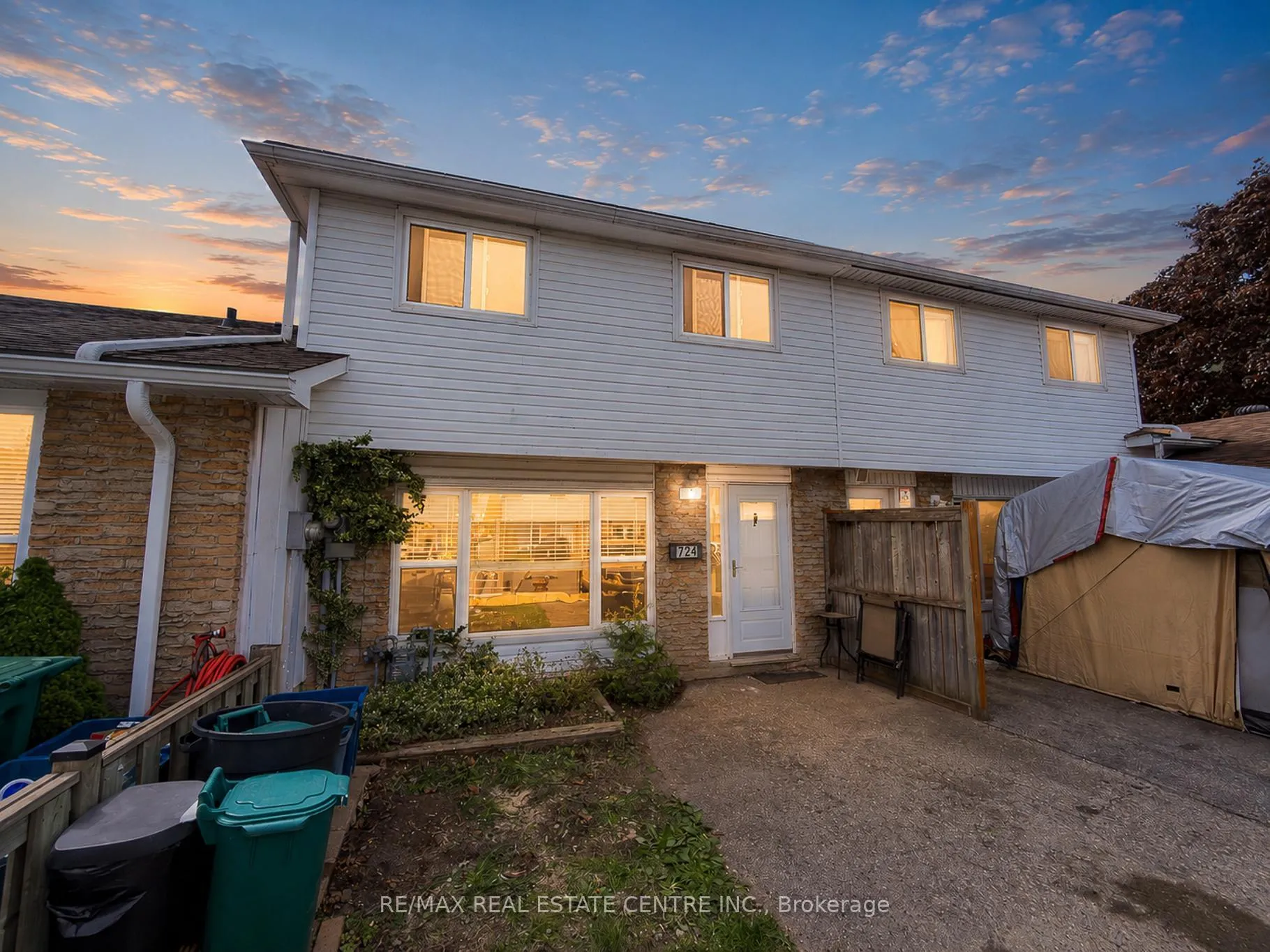 Photo 2 of 724 Parkview Crescent, Cambridge — HOMEH