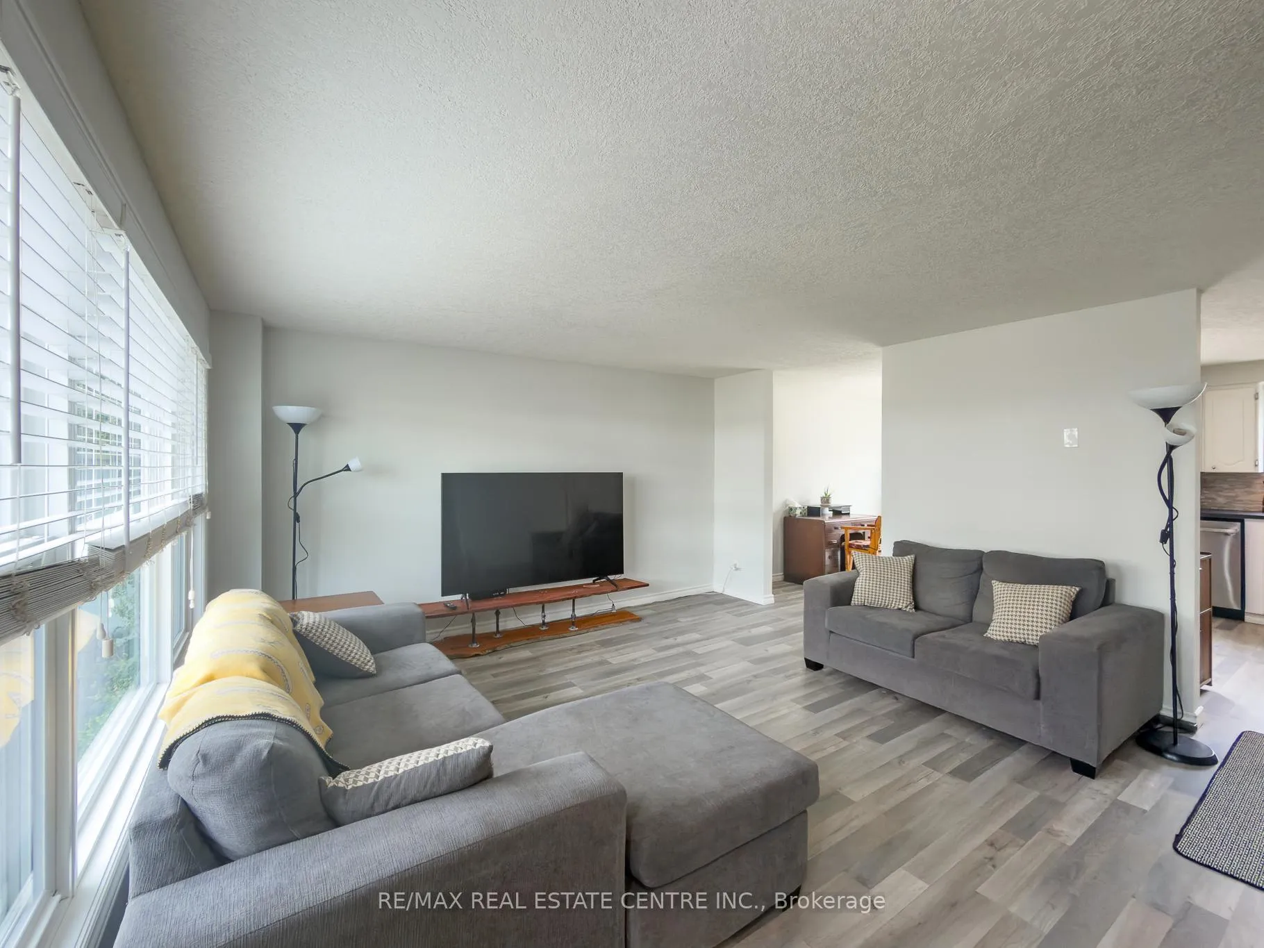 Photo 6 of 724 Parkview Crescent, Cambridge — HOMEH