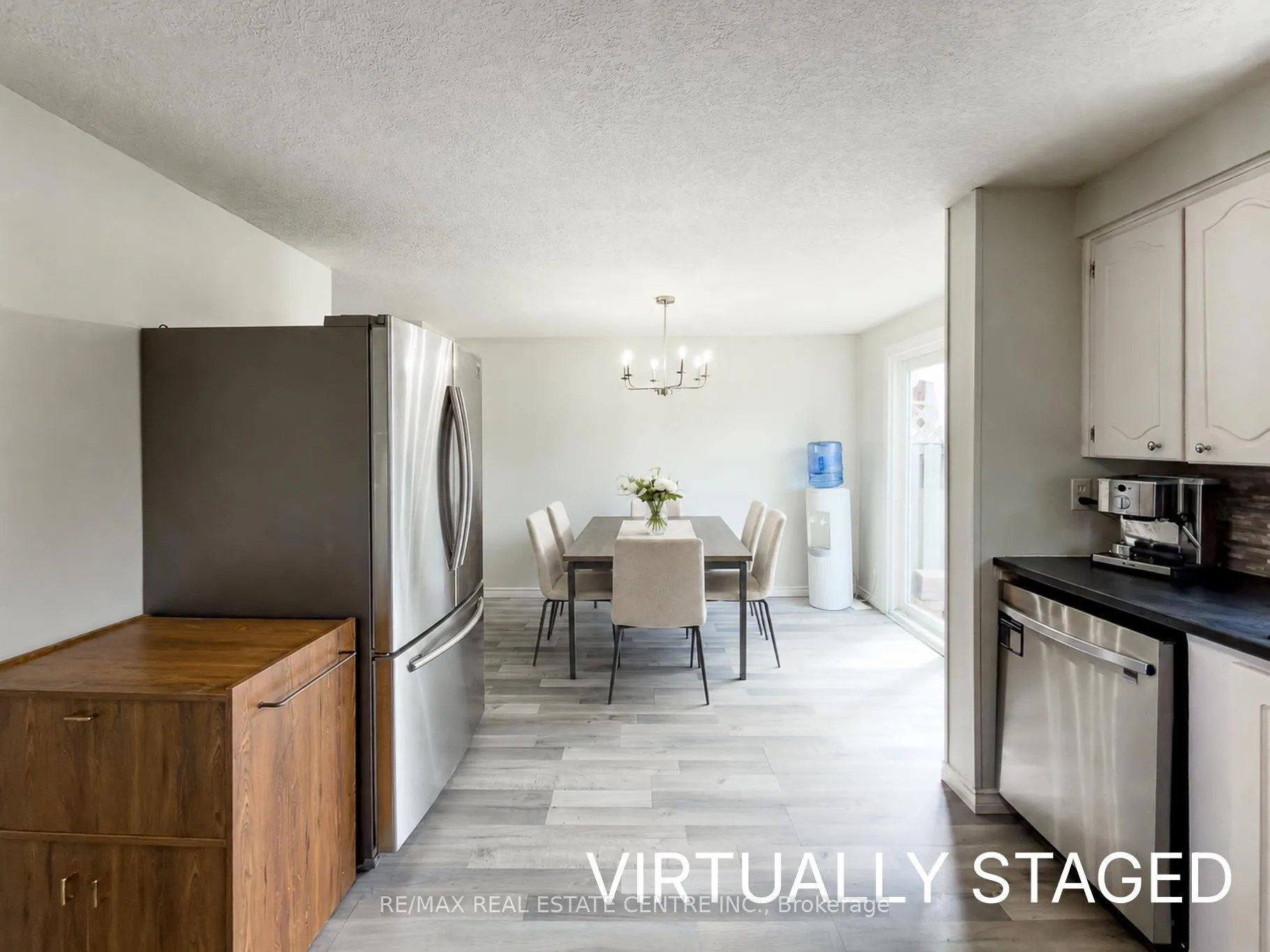 Photo 9 of 724 Parkview Crescent, Cambridge — HOMEH