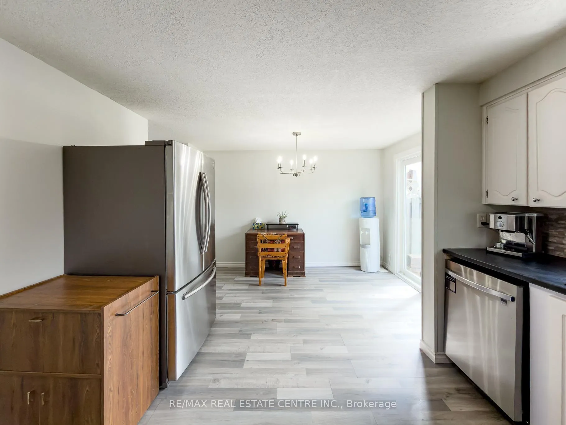 Photo 10 of 724 Parkview Crescent, Cambridge — HOMEH