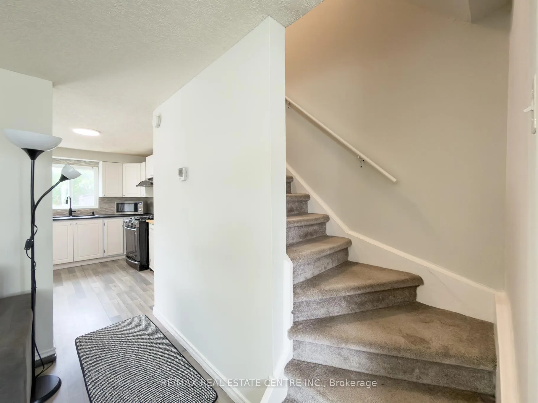 Photo 16 of 724 Parkview Crescent, Cambridge — HOMEH