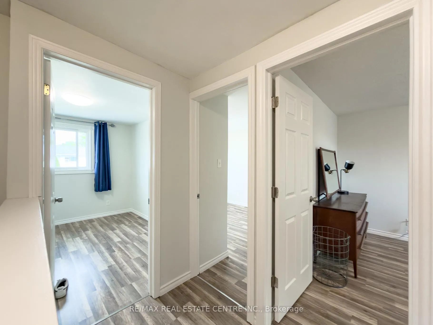 Photo 17 of 724 Parkview Crescent, Cambridge — HOMEH