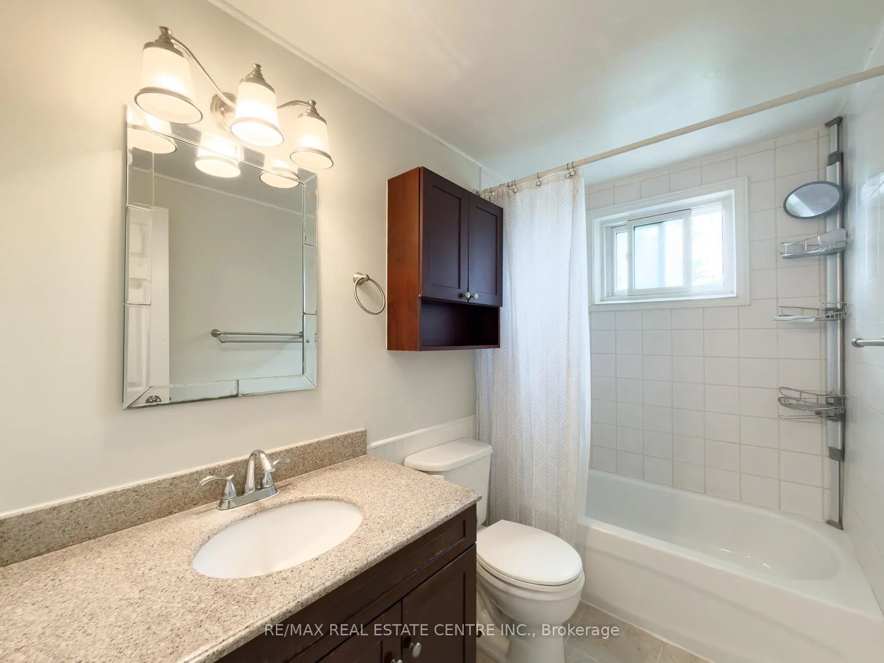 Photo 18 of 724 Parkview Crescent, Cambridge — HOMEH