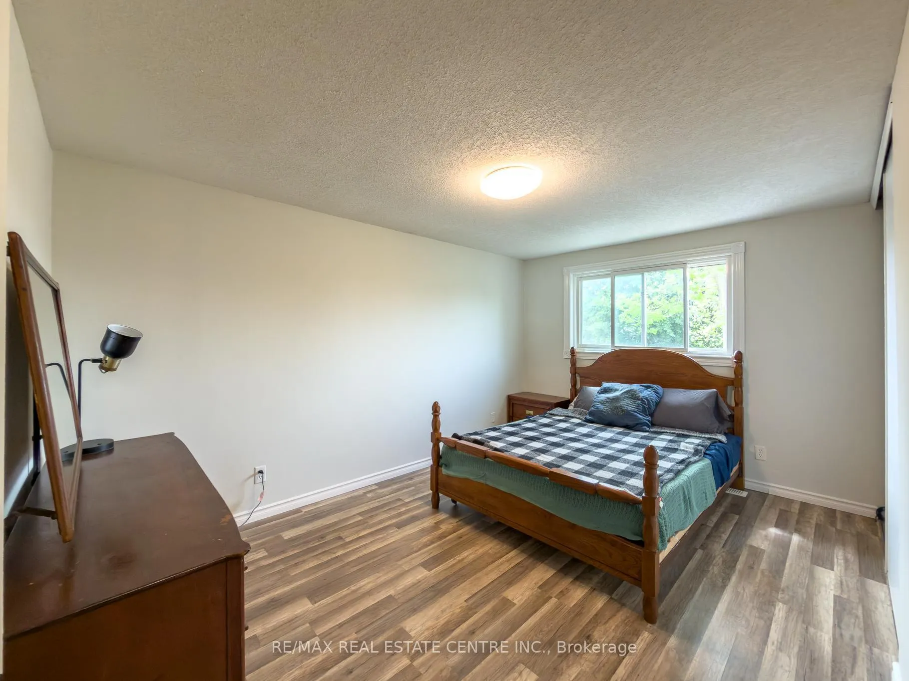 Photo 19 of 724 Parkview Crescent, Cambridge — HOMEH