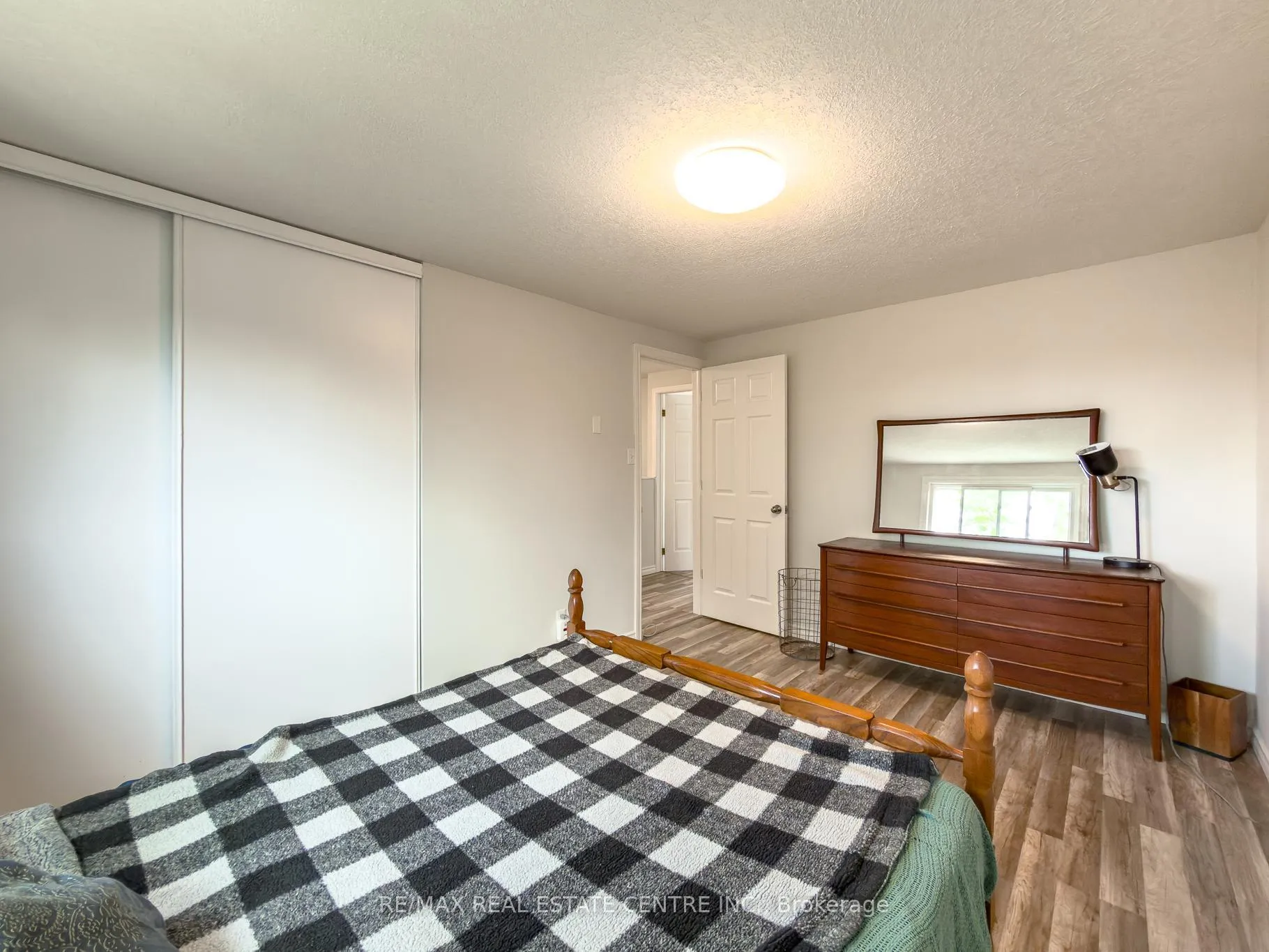 Photo 20 of 724 Parkview Crescent, Cambridge — HOMEH