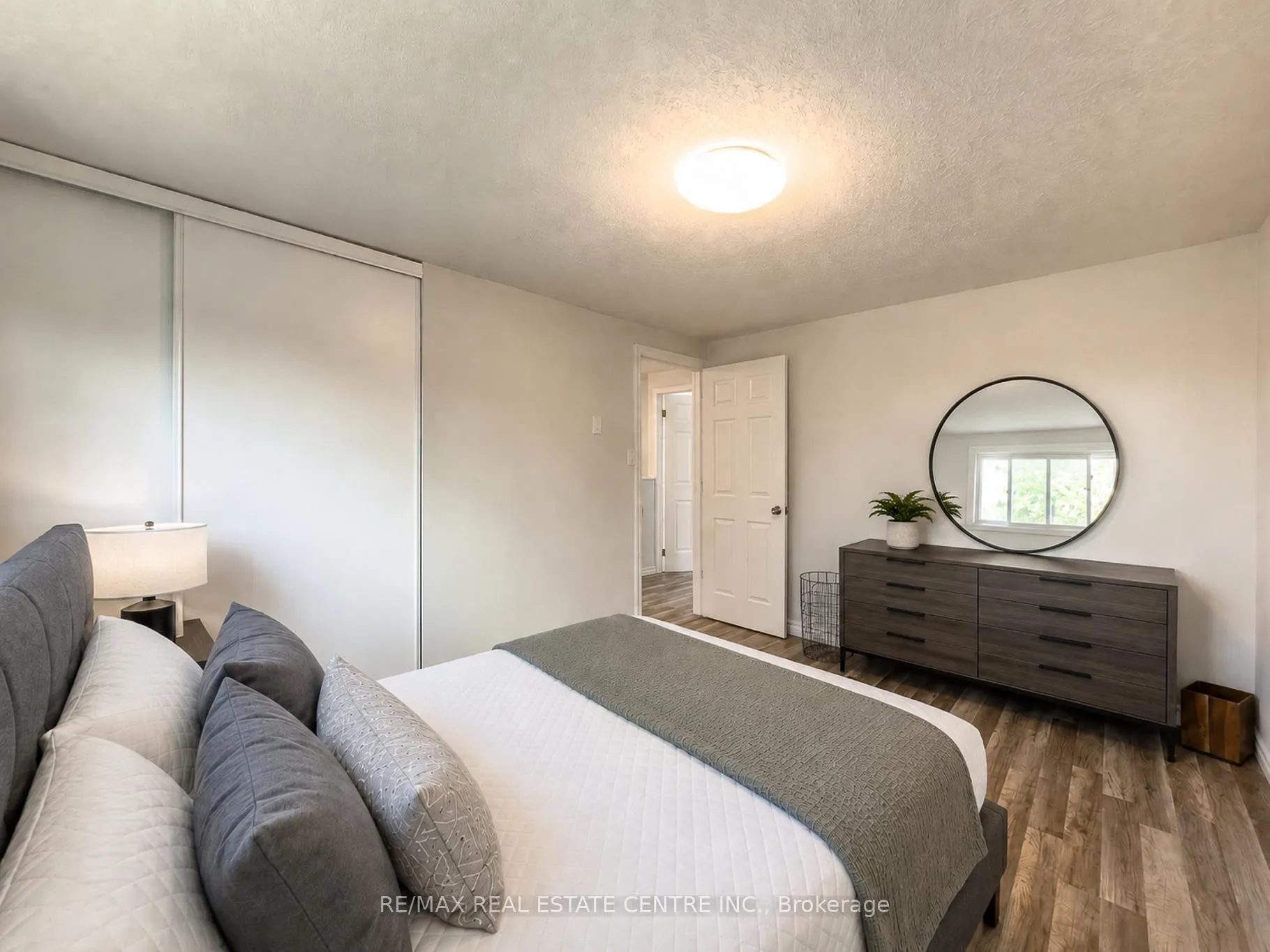 Photo 22 of 724 Parkview Crescent, Cambridge — HOMEH