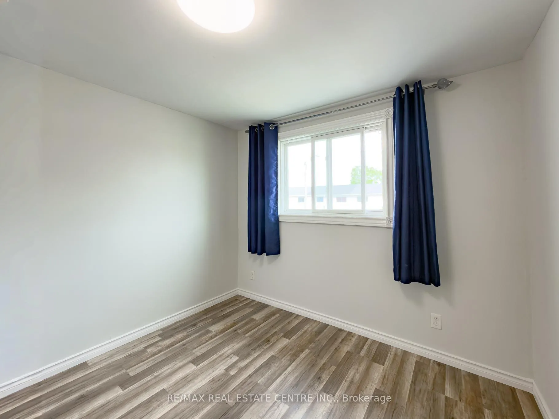 Photo 27 of 724 Parkview Crescent, Cambridge — HOMEH