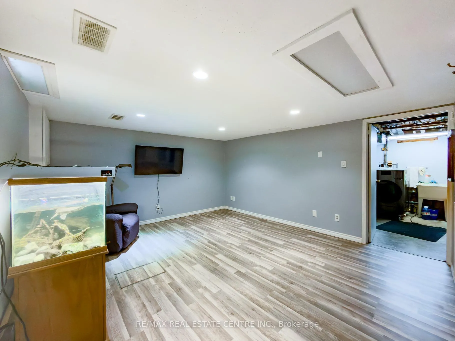 Photo 33 of 724 Parkview Crescent, Cambridge — HOMEH