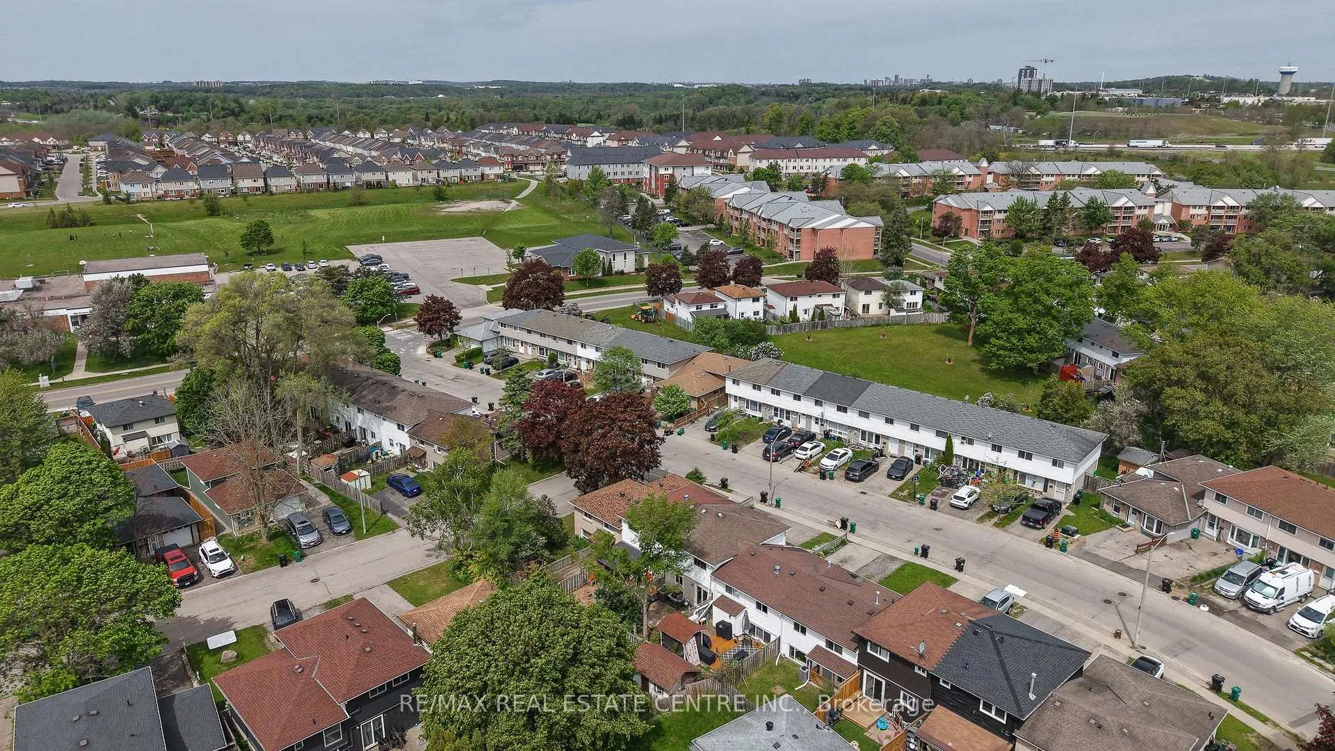 Photo 37 of 724 Parkview Crescent, Cambridge — HOMEH