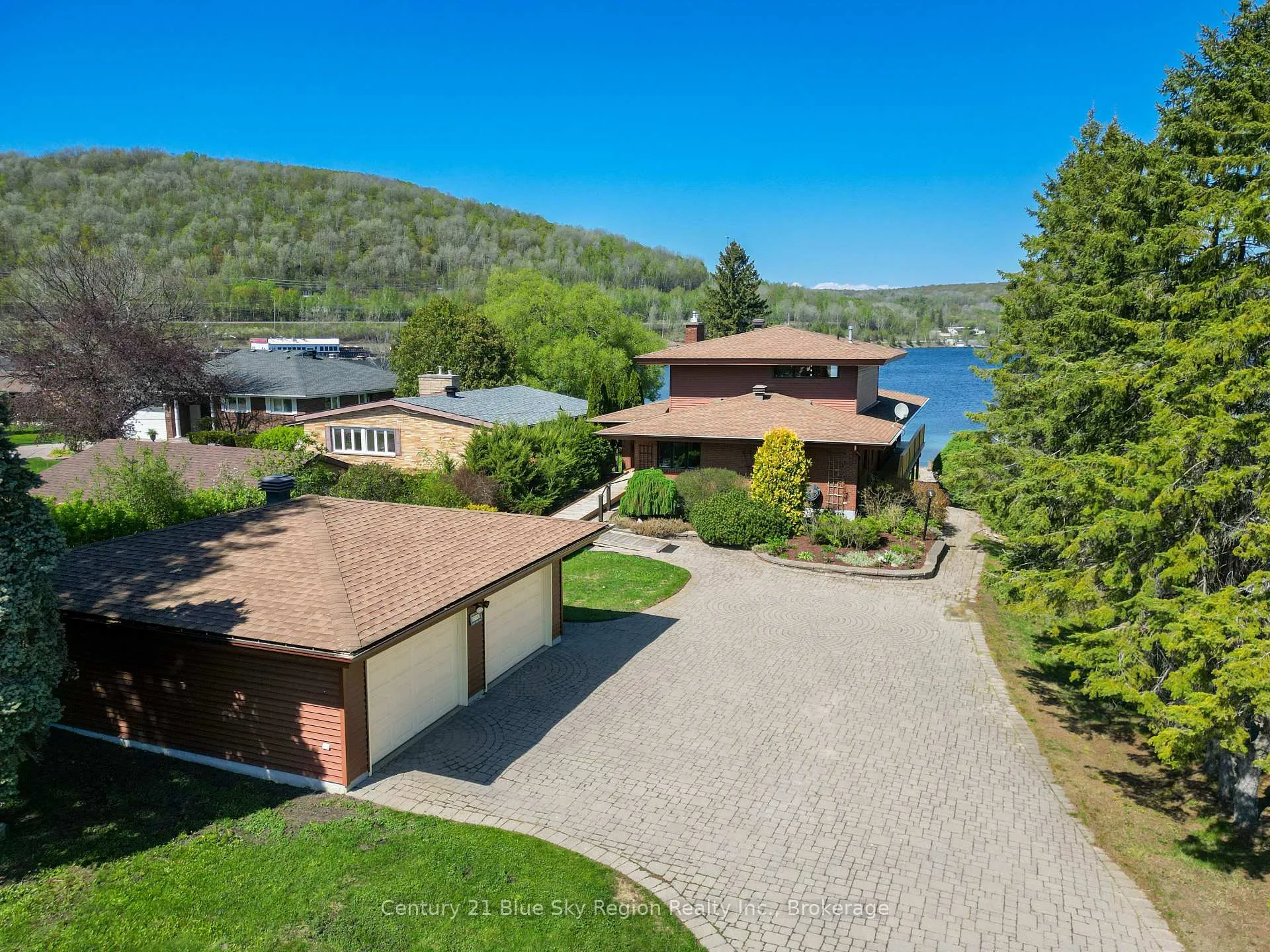 Photo 1 of 204 Lakeside Drive, North Bay, Birchaven — HOMEH