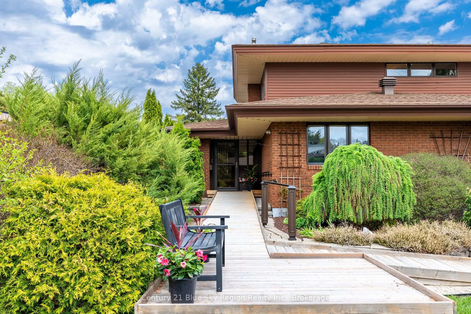 Photo 5 of 204 Lakeside Drive, North Bay, Birchaven — HOMEH
