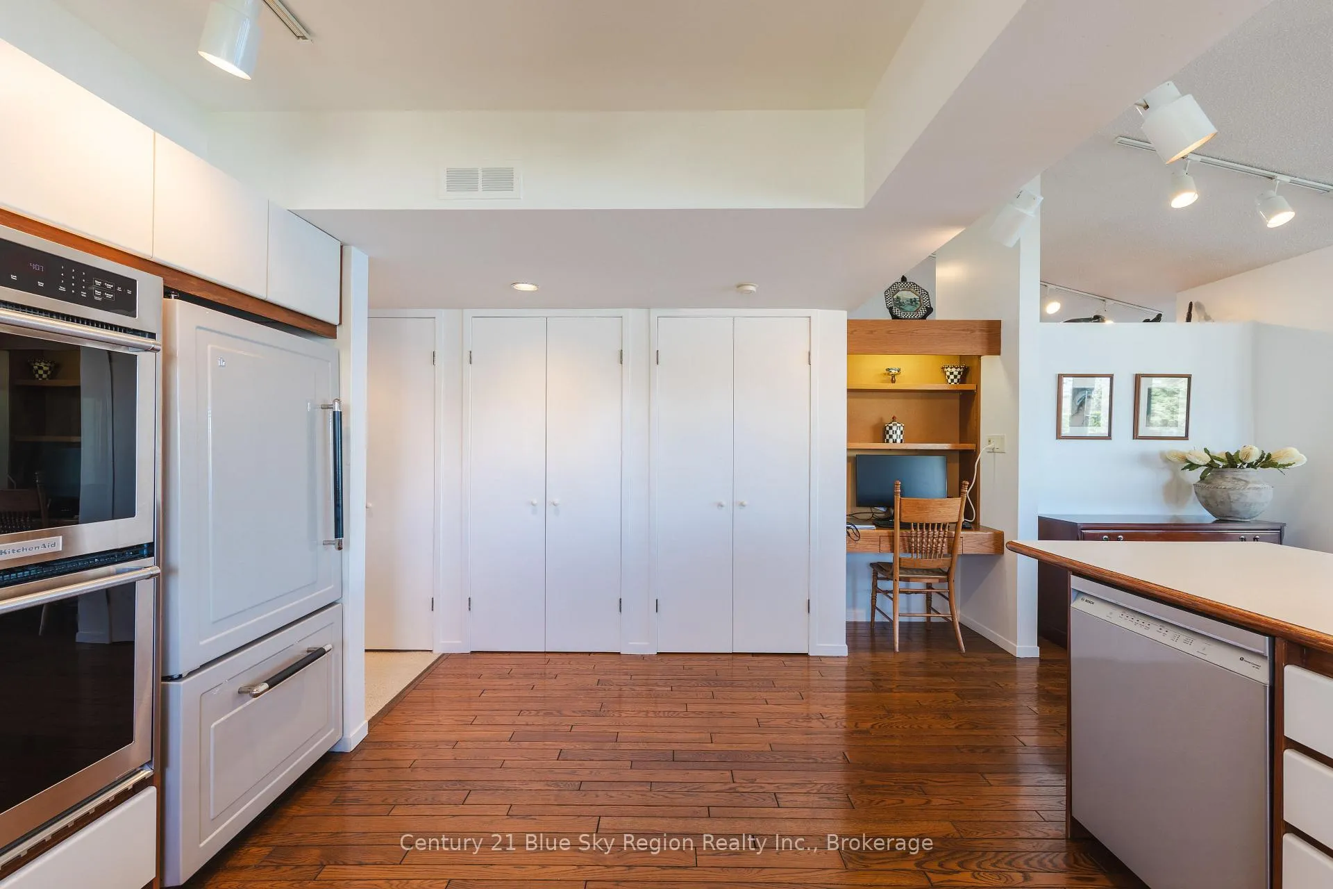 Photo 14 of 204 Lakeside Drive, North Bay, Birchaven — HOMEH