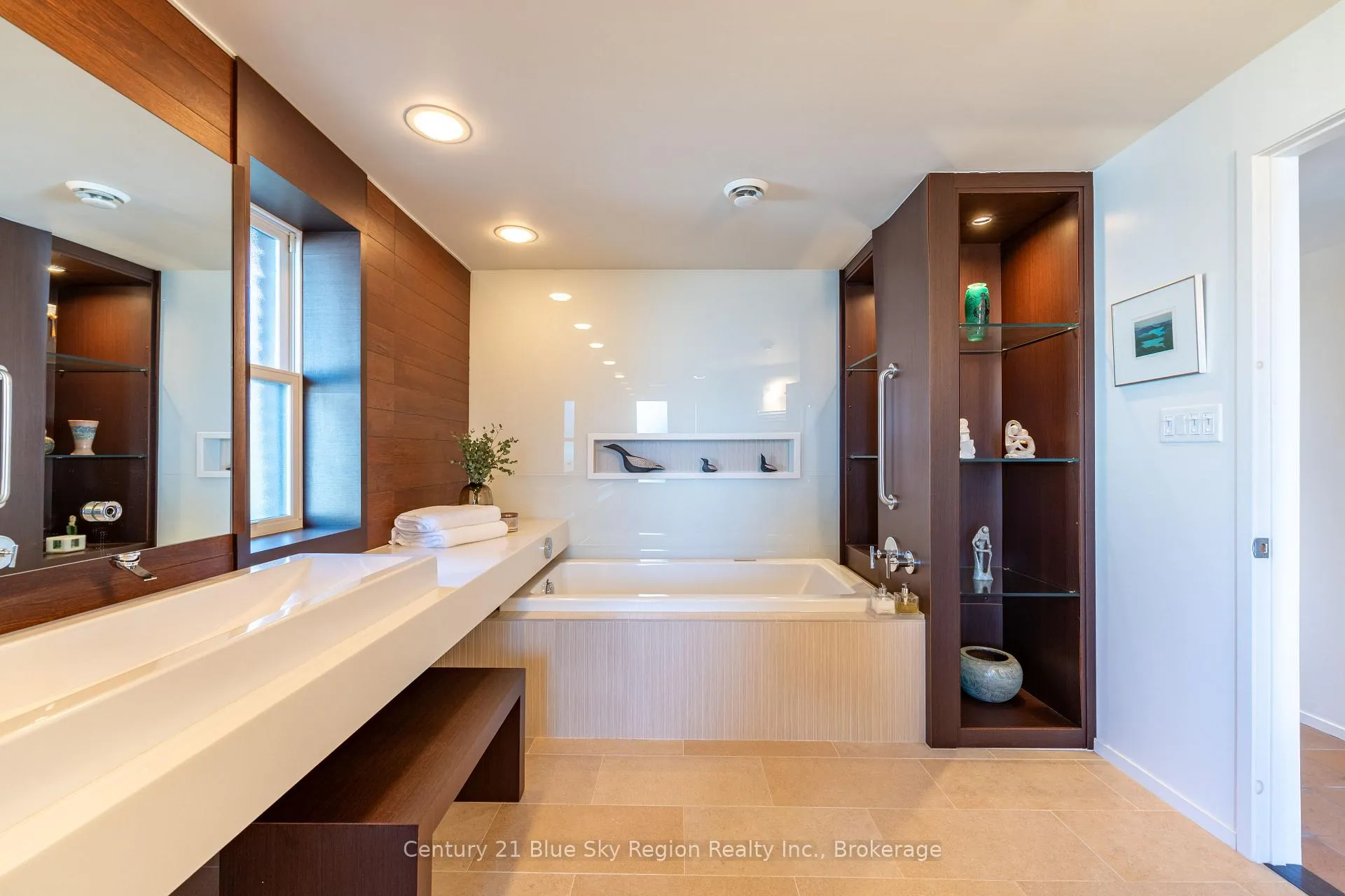 Photo 35 of 204 Lakeside Drive, North Bay, Birchaven — HOMEH