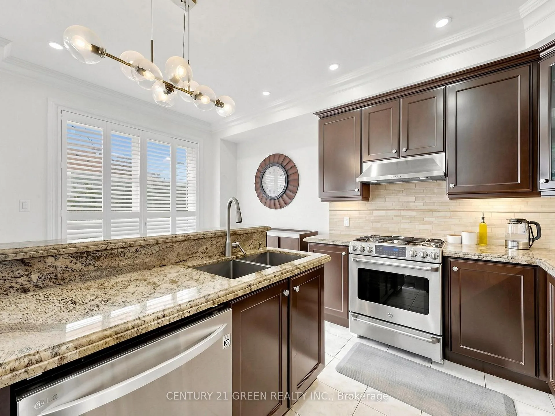 Photo 12 of 35 Twin Falls Road, Brampton, Bram West — HOMEH