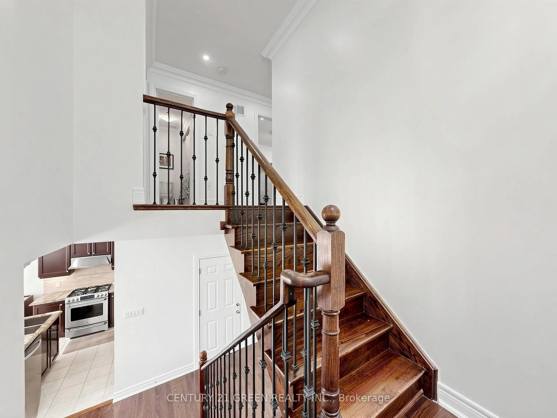 Photo 17 of 35 Twin Falls Road, Brampton, Bram West — HOMEH