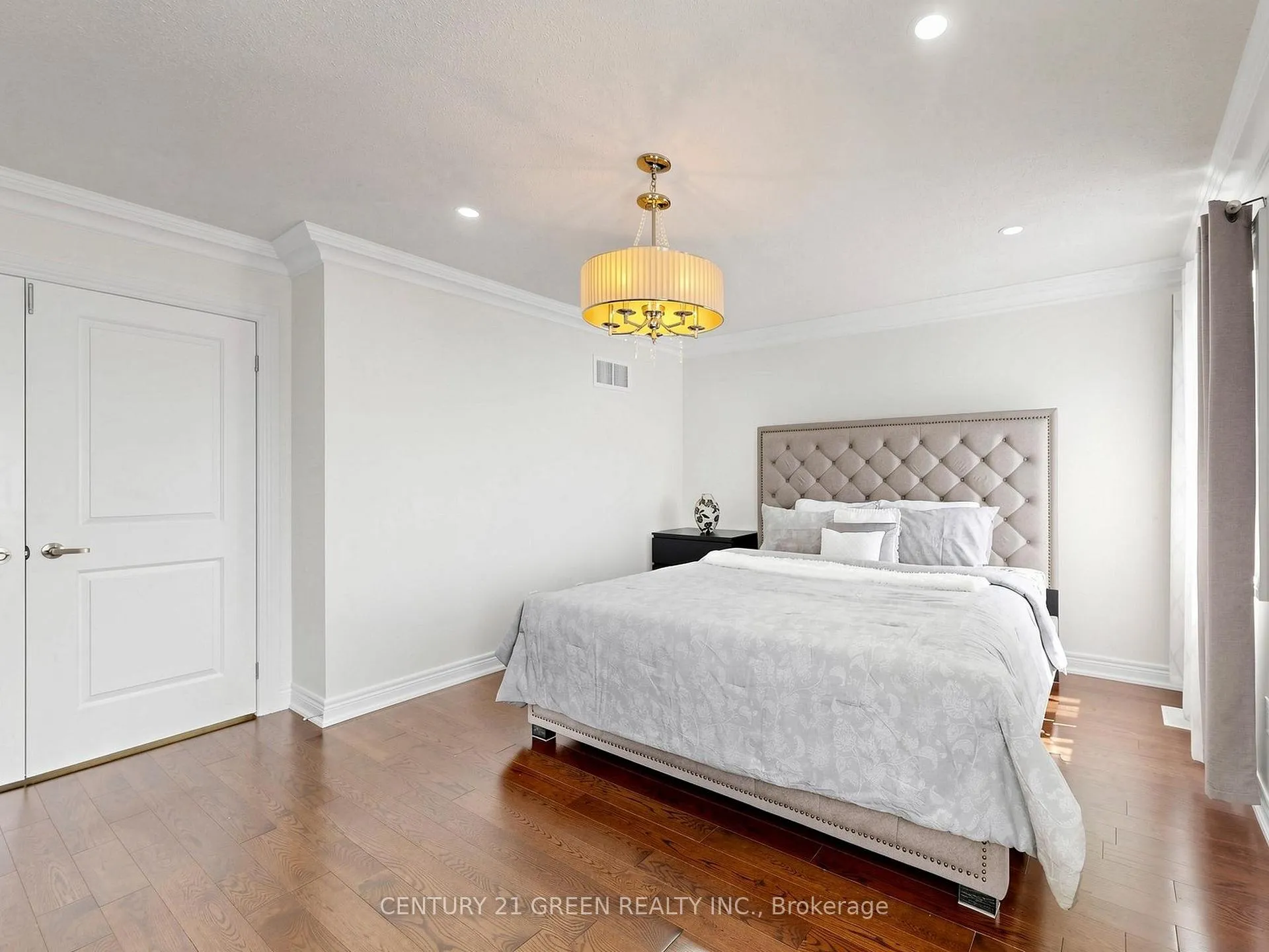 Photo 19 of 35 Twin Falls Road, Brampton, Bram West — HOMEH