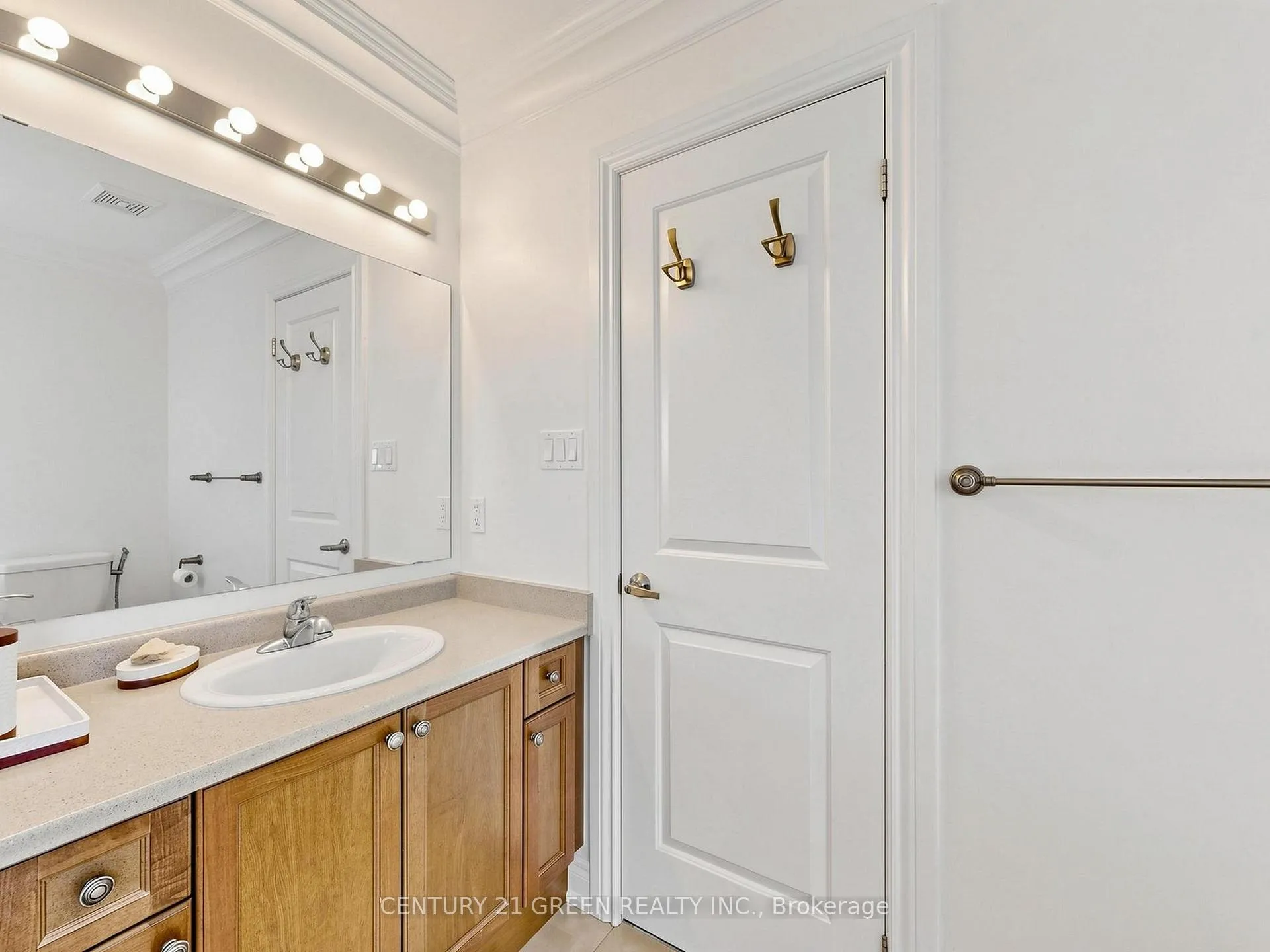 Photo 23 of 35 Twin Falls Road, Brampton, Bram West — HOMEH