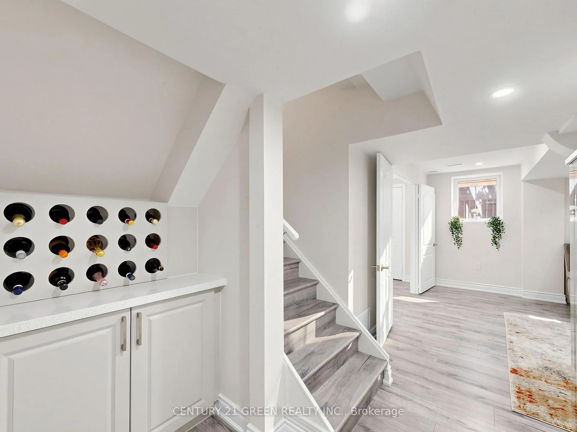 Photo 29 of 35 Twin Falls Road, Brampton, Bram West — HOMEH