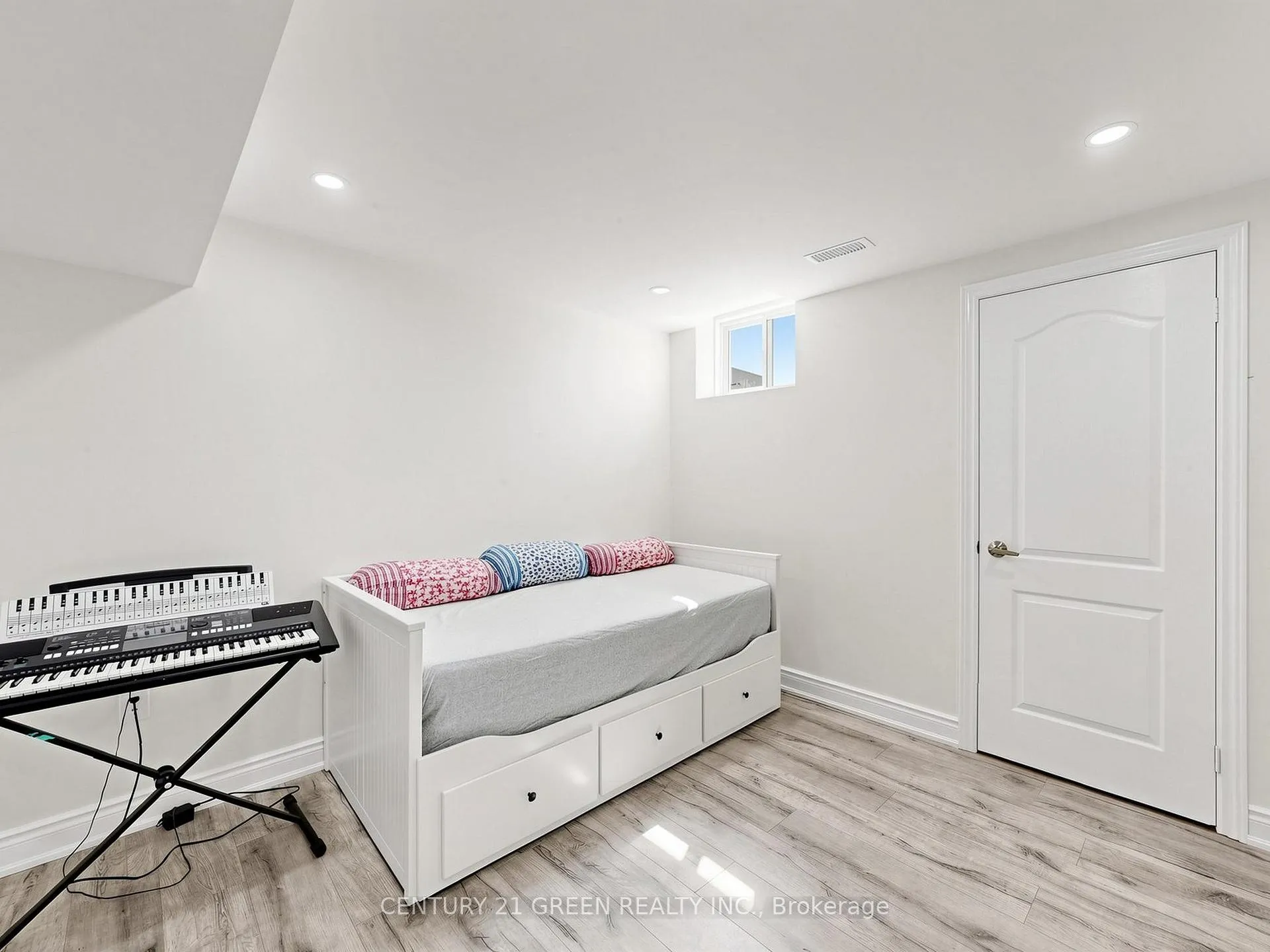 Photo 34 of 35 Twin Falls Road, Brampton, Bram West — HOMEH