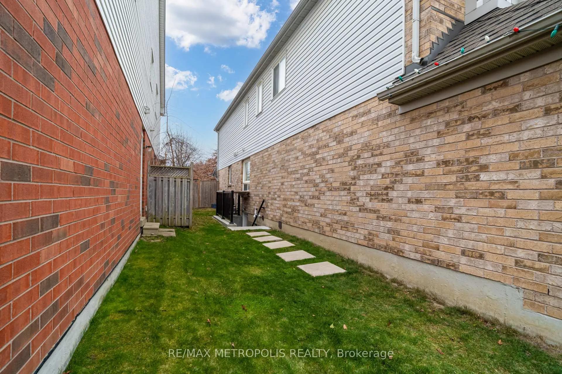 Photo 3 of Unit BSMT, 33 Tweedie Crescent, Whitby, Williamsburg — HOMEH