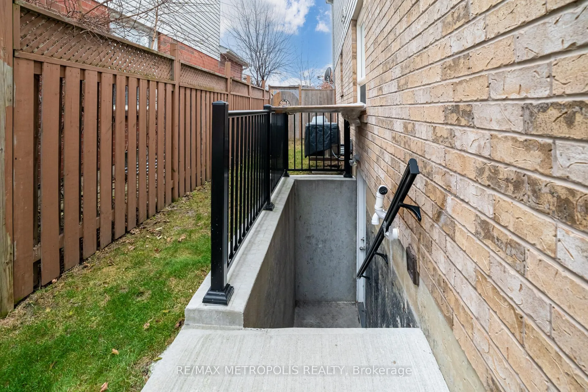 Photo 4 of Unit BSMT, 33 Tweedie Crescent, Whitby, Williamsburg — HOMEH