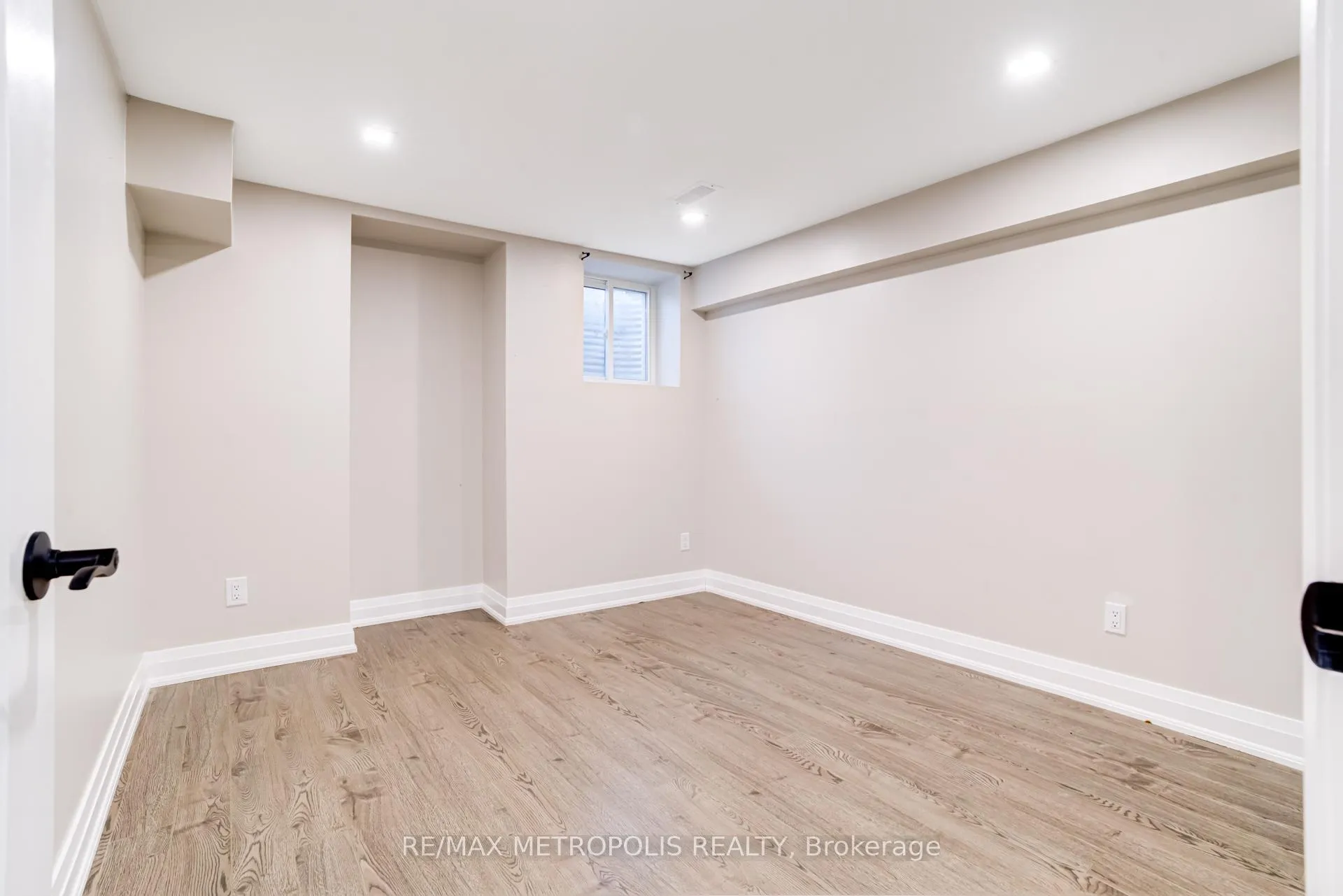 Photo 12 of Unit BSMT, 33 Tweedie Crescent, Whitby, Williamsburg — HOMEH