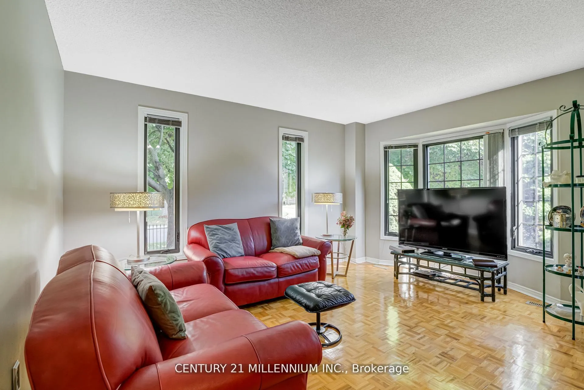 Photo 4 of 10 Phelps Drive, Brampton, Northwood Park — HOMEH