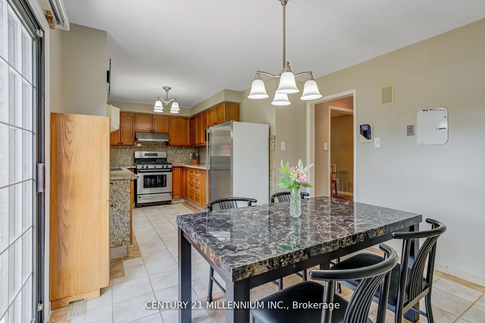 Photo 9 of 10 Phelps Drive, Brampton, Northwood Park — HOMEH
