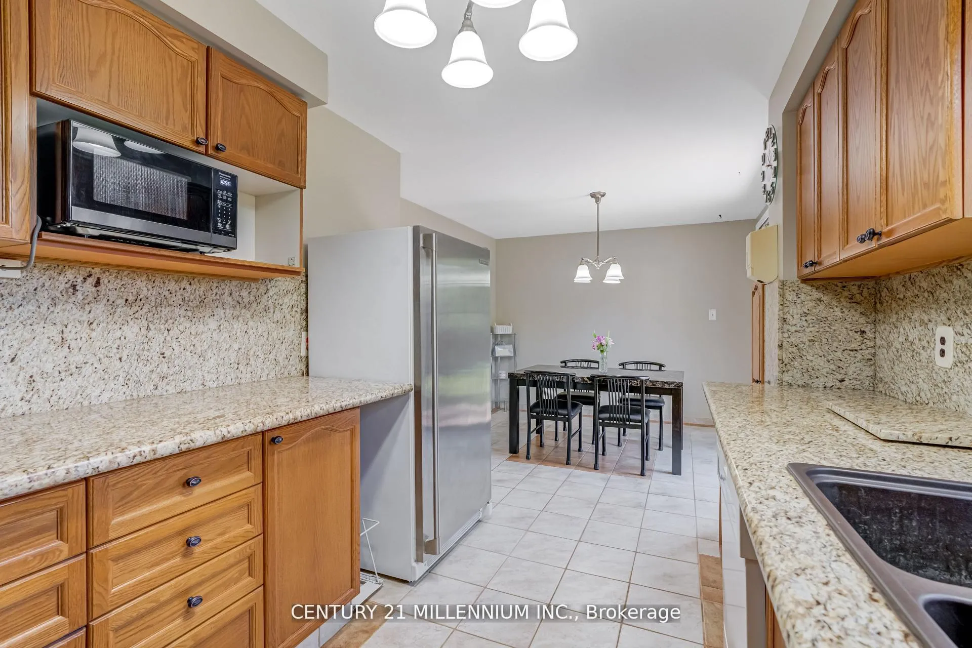Photo 11 of 10 Phelps Drive, Brampton, Northwood Park — HOMEH